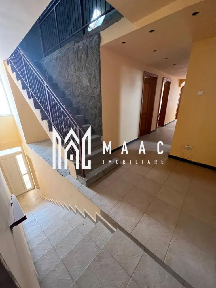 Vila | P+2 | Magazin | Pausesti-Maglasi | Cheia - MAAC Imobiliare vă propune spre vânzare o vilă P+2, situată în Păușești Măglași, la doar 200 m de intersecția cu Cheia, în imediata vecinătate a stațiunii Băile Olănești, zonă recunoscută pentru potențialul turistic ridicat.

Proprietatea are o suprafață construită de 360 mp și este amplasată pe un teren generos de 950 mp. Construită în 2015, vila beneficiază de o compartimentare practică și funcțională.

La parter, imobilul dispune de vitrină stradală, spațiu utilizat anterior ca magazin mixt, ideal pentru activitate comercială, recepție sau zonă comună în cazul amenajării ca pensiune.

Casa este compartimentată astfel:

* 7 camere
* bucătărie
* 3 grupuri sanitare

Datorită amplasării, suprafeței și configurației, proprietatea este potrivită atât pentru locuința, cât și pentru investiție, având potențial excelent pentru pensiune, unitate de cazare sau alte activități turistice, beneficiind de proximitatea stațiunii Băile Olănești.

Avantaje principale:

* regim de înălțime P+2
* vitrină stradală la parter - Fost MAGAZIN
* construcție modernă (2015)
* teren de 950 mp
* vecinătatea stațiunii Băile Olănești
* acces facil către Râmnicu Vâlcea

Imobilul beneficiaza de toate utilitatile: apa, gaze, curent, canalizare.

Pentru mai multe detalii și programarea unei vizionări, vă invităm să contactați MAAC Imobiliare.

id: CP2865934