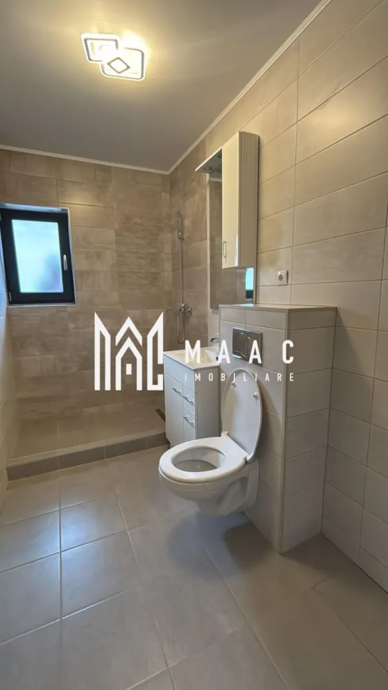 Apartament 2 camere | 42 MPU | Parter | Parcare | Balcon | Doamna Stanca - MAAC Imobiliare vă propune spre închiriere un apartament cu 2 camere, situat pe Doamna Stanca, la parter, într-o zonă modernă și accesibilă din Sibiu.

Locuința este potrivită atât pentru locuit, cât și pentru activitate de birou sau afacere de cartier, datorită poziționării și accesului facil.

Detalii apartament
Suprafață utilă: 42 mp
Parter
2 camere
Grădină proprie
Loc de parcare inclus
Compartimentare și dotări
Living
Dormitor
Bucătărie mobilată
Baie
Hol
Avantaje și beneficii
Parter – acces facil
Grădină proprie pentru relaxare
Bucătărie mobilată
Loc de parcare privat inclus
Spațiu bine compartimentat
Costuri reduse de întreținere
Pretabil pentru

locuință personală
 birou
 salon
 activitate comercială de cartier

Avantaje locație
Zona Doamna Stanca – Sibiu
Aproape de:
Shopping City Sibiu
magazine și supermarketuri
farmacii
mijloace de transport
școli și grădinițe
Acces rapid către centrul orașului și zona industrială Vest

Pentru mai multe informații sau pentru a programa o vizionare, nu ezitați să ne contactați, specificand ID: CP3097577
