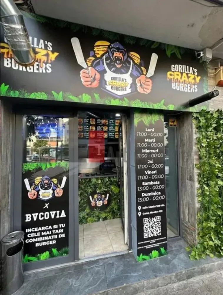 0% Comision, Spatiu Comercial de inchiriat pe calea mosilor, 36mp - 0% Comision, Închiriere Spațiu Comercial – Calea Moșilor | Vizibilitate la Bulevard | Sistem Ventilație | Centrală Proprie

Se oferă spre închiriere un spațiu comercial cu poziționare premium pe Calea Moșilor, direct la bulevard, într-o zonă intens circulată, cu un trafic pietonal și auto remarcabil. Proprietatea dispune de o vizibilitate excelentă și este ideală pentru o gamă largă de activități comerciale, retail, showroom, cabinet medical, farmacie sau servicii care necesită expunere stradală maximă.

Spațiul este compartimentat extrem de funcțional în 2 camere principale, fiind configurat special pentru a delimita perfect zona de interacțiune cu clienții de cea administrativă. Locația este dotată cu toate sistemele tehnice necesare pentru începerea imediată a activității, oferind un mediu de lucru confortabil și sigur.

Detalii spațiu:

Sală de vânzare generoasă cu o suprafață de 24 mp și deschidere la bulevard

Zonă dedicată pentru depozitare cu o suprafață de 12 mp pentru stocuri sau arhivă

Prevăzut cu vestiar pentru personal și grup sanitar complet funcțional

Compartimentare optimă în 2 camere ce asigură o organizare internă eficientă

Acces direct din stradă pentru clienți și vizibilitate sporită pentru firma luminoasă

Utilități și facilități:

Sistem complet de ventilație ce asigură împrospătarea constantă a aerului din interior

Aparat de aer condiționat instalat pentru menținerea temperaturii optime în sezonul cald

Sistem de încălzire autonom cu centrală termică proprie pentru independență energetică

Alimentare cu energie electrică la curent 220V optimizată pentru echipamente standard

Contorizare separată la toate utilitățile respectiv apă, gaz și curent pentru costuri clare

Avantaje:

Localizare strategică pe Calea Moșilor la bulevard, o arteră comercială consacrată

Flux masiv și constant de potențiali clienți datorită traficului stradal intens

Dotările tehnice incluse (ventilație, climă, centrală) reduc semnificativ investiția inițială

Zona de depozitare și vestiarul oferă un plus de confort logistic pentru angajați

Contorizarea individuală completă permite un management precis al cheltuielilor lunare

Condiții de închiriere:

Disponibilitate imediată pentru preluare

Vizualizarea spațiului se poate realiza cu o programare prealabilă

Pentru mai multe detalii sau pentru programarea unei vizionări, vă stăm la dispoziție.