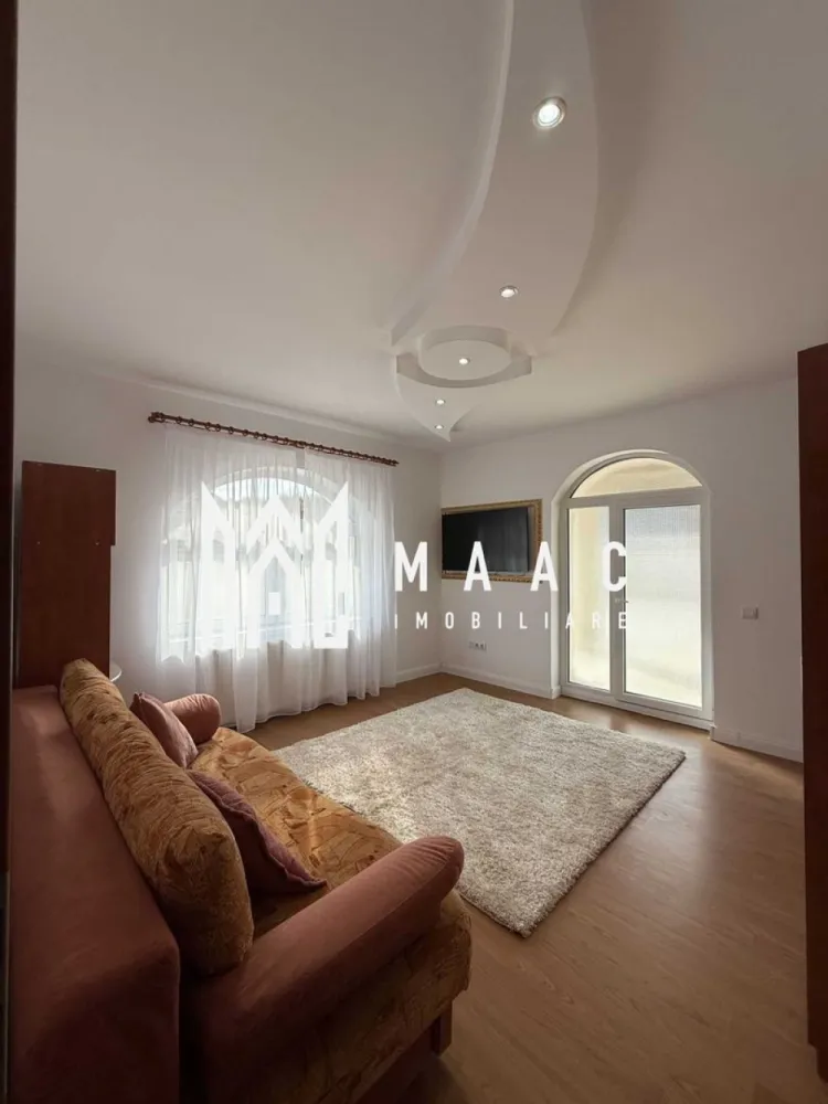 Casă | 4 camere | 240 MPU | Acces auto | Mediaș - MAAC Imobiliare vă propune spre vânzare o casa deosebita , situata in Medias.

Localizare
Casa este situată într-o zona verde și foarte liniștită, cu acces facil către oraș, dar ferită de aglomerație. Proximitatea pădurii oferă un cadru natural deosebit, ideal pentru relaxare și activități în aer liber.

Descriere generală

Proprietatea a fost construită în anul 2010 și se remarcă printr-o compartimentare practică, suprafețe generoase și finisaje de calitate.
Regim de înălțime: Parter + Etaj + Mansardă
Suprafață utilă: 240 mp
Suprafață teren: 500 mp

Casa este complet mobilată și utilată, fiind pregătită pentru mutare imediată.

 Compartimentare

Parter:
Living spațios, luminos
Zonă de dining
Bucătărie complet utilată
Baie cu dus exterior si geam pentru aerisire naturala
Cameră tehnică

Etaj:
3 dormitoare
1 birou
Baie cu cada de dus si geam pentru aerisire naturala 
Terasă generoasă, care înconjoară casa

Mansardă:
Spațiu nefinisat, ce poate fi amenajat în funcție de nevoile viitorului proprietar (dormitoare suplimentare, zonă de relaxare, hobby room etc.)

Curte pavată, ideală pentru relaxare și parcare
Teren împrejmuit cu gard zidit, înalt, oferind intimitate și siguranță
Garaj foarte spațios, cu capacitate pentru mai multe autoturisme 

Izolație exterioară + tencuială decorativă stucco

Centrală termică pe gaz
Centrală termică pe lemne – eficiență și costuri reduse

Construcție solidă, bine întreținută
Zonă premium, aproape de pădure
Curte mare și garaj spațios

Pentru mai multe informații sau pentru programarea unei vizionări contactati echipa MAAC Imobiliare , specificanD ID anunt : CP2851566