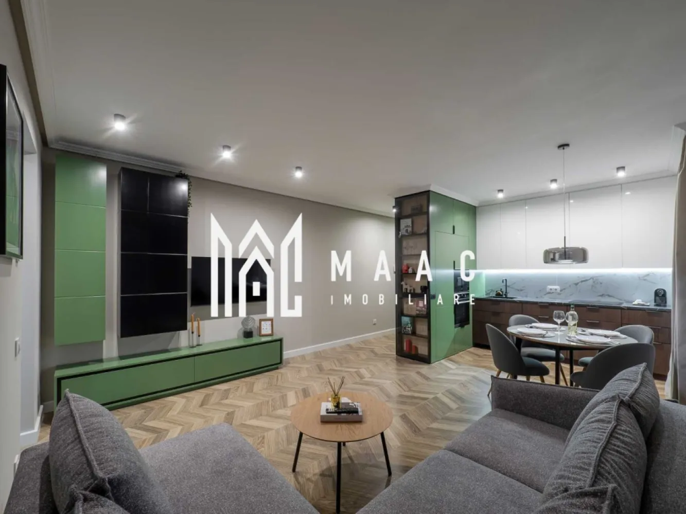 Apartament 2 Camere | Regim Hotelier Activ | Cartierul Arhitecților - MAAC Imobiliare vă propune spre vânzare un apartament modern și elegant, ideal atât pentru locuit, cât și pentru investiție. Proprietatea funcționează în prezent în regim hotelier, fiind complet operațională, cu clasificare emisă de Ministerul Turismului, recenzii excelente și posibilitate de preluare imediată a afacerii.

Caracteristici principale

• suprafață utilă de 52,7 mp
• living open-space luminos și spațios
• dormitor generos
• baie modernă cu baterii încastrate și sistem rain shower
• loc de parcare privat inclus

Compartimentare și dotări

• mobilier premium realizat din MDF vopsit
• bucătărie complet echipată și utilată
• electrocasnice noi, încorporate
• dulapuri încăpătoare realizate la comandă
• încălzire în pardoseală
• centrală termică Viessmann
• uși premium Porta Doors
• ferestre termopan
• finisaje premium inclusiv în casa scării, cu granit și balustradă din sticlă

Localizare și avantaje

• situat în Cartierul Arhitecților, zona Lidl
• acces facil către magazine și puncte de interes
• stație pentru transport public chiar în fața imobilului
• zonă în continuă dezvoltare și foarte căutată

Beneficii

• afacere profitabilă în regim hotelier inclusă
• venituri constante și posibilitate de preluare imediată
• ideal pentru investiție sau locuință personală
• apartament complet mobilat și utilat premium
• gata de exploatare fără investiții suplimentare

Această proprietate reprezintă o oportunitate excelentă pentru cei care își doresc un apartament modern, cu finisaje premium și un business deja funcțional, într-una dintre cele mai apreciate zone rezidențiale.

 Pentru mai multe detalii și programarea unei vizionări, vă rugăm să ne contactați și să menționați ID-ul proprietății: CP3093822.
