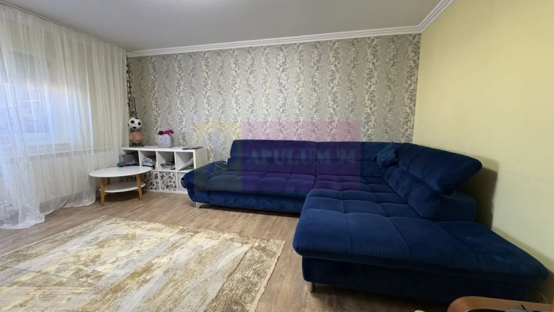 Superoferta ,4 camere Mall Vitan - Agentia Imobiliara Apulum 94, va ofera spre vanzare
Apartament de 4 camere, hol in H, camere mari luminoase, bucatarie mare mobilata, fronturi lemn masiv vipsit, utilata. Apartamentul detine centrala proprie, calorifere schimbate, instalatie refacuta, 4 aere noi conditionate nefolosite si important 2 locuri de parcare.