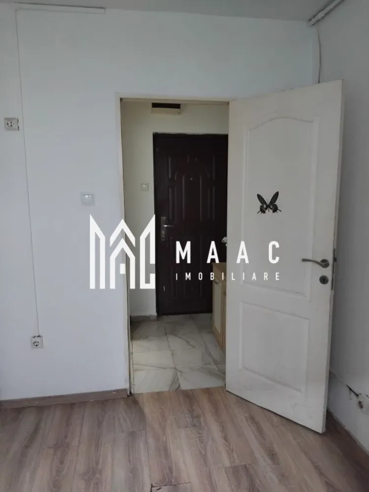 Garsoniera | Etaj 1 | 15 MPU | Broscarie - MAAC Imobiliare vă propune spre închiriere o garsonieră practică și accesibilă, situată la etajul 1, potrivită pentru o persoană sau pentru locuire pe termen lung.

Detalii garsonieră
Suprafață: 15 mp
Etaj: 1
Compartimentare:
cameră
baie proprie
hol
Dotări
Boiler pentru apă caldă
Convector pe gaz
Spațiu ușor de întreținut
Costuri reduse la utilități
Avantaje
Etaj intermediar
Ideală pentru o persoană
Acces facil către mijloace de transport și magazine
Disponibilă imediat
