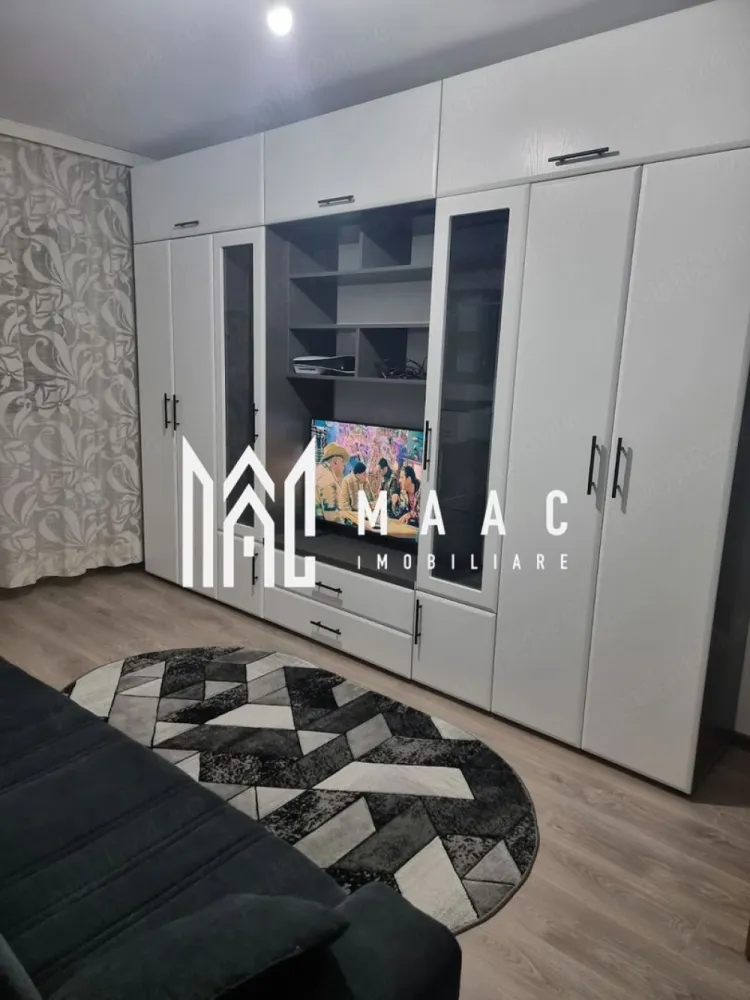Apartament 3 camere | 50 mp | Ostroveni | - MAAC Imobiliare vă propune spre vânzare un apartament cu 3 camere, situat în cartierul Ostroveni, pe Aleea Narciselor, într-o zonă apreciată și bine conectată din Râmnicu Vâlcea. Proprietatea este amplasată la etajul 4 și a fost complet renovată și utilată în anul 2023, fiind pregătită pentru mutare imediată.
Apartamentul beneficiază de finisaje moderne și de lucrări importante realizate integral, inclusiv schimbarea instalațiilor sanitare și electrice, precum și turnarea șapelor, oferind viitorilor proprietari confort și siguranță pe termen lung.
Caracteristici:
Apartament cu 3 camere
Suprafață utilă de 50 mp
Etaj 4
Complet renovat în 2023
Situat în Ostroveni – Aleea Narciselor
Ideal pentru locuit sau investiție
Compartimentare practică și eficientă
Compartimentare:
Living luminos
2 dormitoare
Bucătărie
Baie
Hol de acces
Balcon
Dotări:
Instalație sanitară schimbată complet
Instalație electrică nouă
Șape turnate
Complet utilat
Finisaje moderne
Spații bine optimizate
Avantaje:
Apartament renovat integral
Mutare fără investiții suplimentare
Zonă liniștită și accesibilă
Aproape de magazine, școli și mijloace de transport
Ideal pentru familie sau închiriere
Compartimentare eficientă pentru confort maxim
Pentru mai multe informații și programarea unei vizionări, echipa MAAC Imobiliare vă stă la dispoziție. ID 3094524