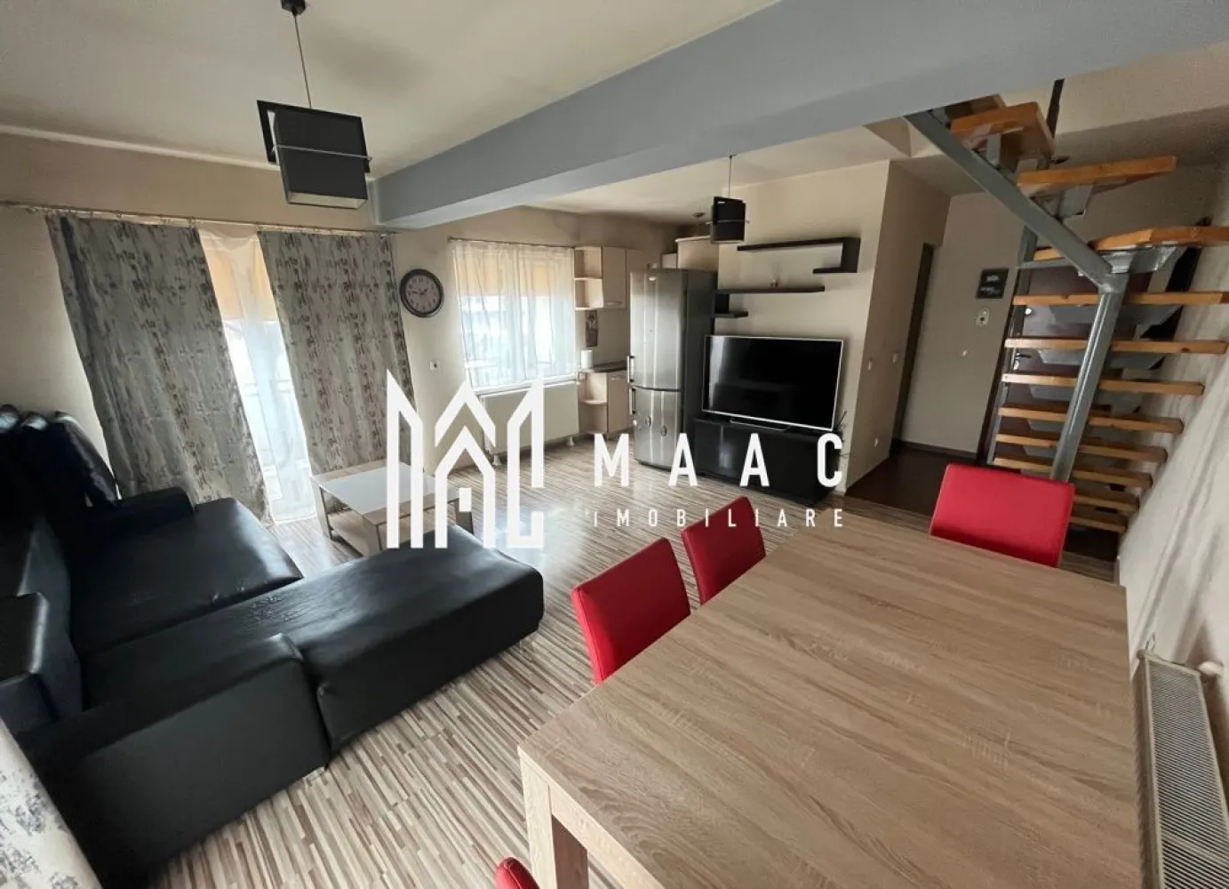 Apartament 3 camere | Decomandat | 76 MP | 3Balcoane | Milea - MAAC Imobiliare vă prezintă spre vânzare un apartament cu 3 camere, situat la etajul 3 al unui imobil izolat termic la exterior, dotat cu interfon, amplasat pe Bulevardul Vasile Milea din Sibiu.

Caracteristici:

Suprafață utilă: 76 mp
Amplasare la etajul 3

Compartimentare: living, bucătărie open-space, două dormitoare, baie principală și baie de serviciu
Trei balcoane care asigură lumină naturală
Ușă de acces din metal, uși interioare din lemn, tâmplărie PVC cu geam termopan, calorifere din oțel, parchet laminat, gresie și faianță
Confort termic asigurat prin centrală termică proprie
Apartamentul se vinde mobilat și utilat, incluzând frigider, cuptor electric, plită pe gaz și mașină de spălat rufe.

Pentru mai multe detalii, precizati telefonic ca ati vazut anuntul cu ID: CP2862239