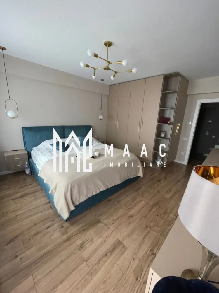 Apartament 3 camere | 70 MPU | Parter | Turnisor - MAAC Imobiliare vă propune spre vânzare un apartament situat într-o zonă rezidențială liniștită, într-un bloc nou, construcție finalizată în decembrie 2021, amplasat pe strada Eduard Bielz, într-un ansamblu cu regim de înălțime P+1+etaj retras.

Detalii proprietate:

Suprafață utilă: 70 mp
Etaj: parter
Compartimentare: decomandat

Structură:

2 dormitoare
Living cu bucătărie open space
Hol
2 băi
Balcon

 Parcare:

2 locuri de parcare incluse în preț:
1 loc subteran
1 loc suprateran

 Dotări și stare:

Apartamentul se vinde complet mobilat și utilat
Bloc modern, bine întreținut
 Facilități ansamblu:
Curte interioară
Loc de joacă pentru copii
Pentru mai multe detalii precizati telefonic ca ati vazut anuntul cu ID: CP2862376