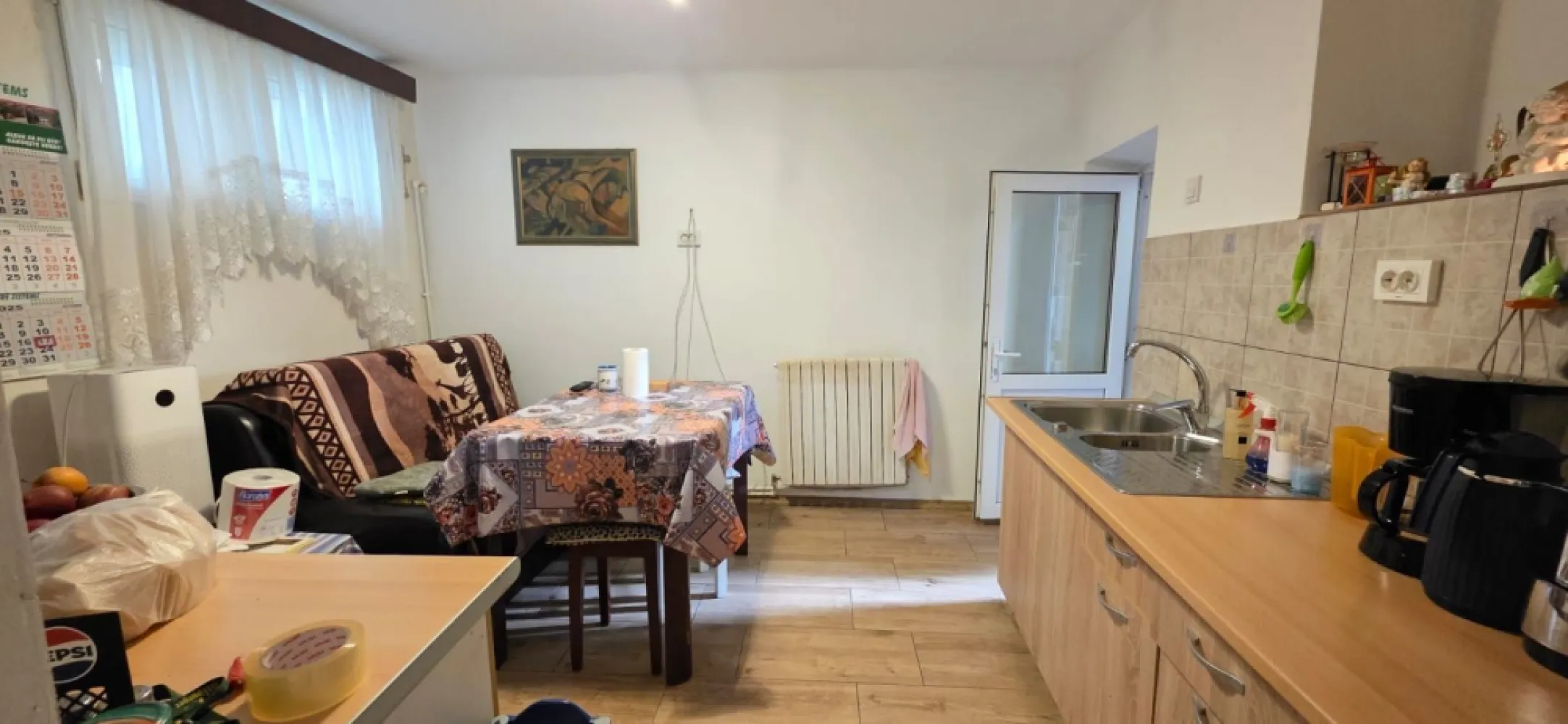 Ocazie ! Centru - Tomis 1 Vila Tip Duplex D+P+1E+Terasa 78.900 Euro - Kronos Imobiliare va propune in Exclusivitate spre achizitie o proprietate situata intr-o zona centrala a orasului in imediata apropiere a Spitalului Judetean Constanta descrisa ca si casa Tip Duplex compusa din D+P+1E+Terasa avand un numar de 4 camere, baie, bucatarie, beci + terasa si curte.
Imobilul dispune de toate utilitatile inclusiv de incalzire cu centrala proprie pe gaze, acces usor catre imobil si principalele puncte de interes ale zonei.
Ideal ca locuinta permanenta, casa de vacanta, birouri sau ca o investitie sigura pe termen lung in vederea exploatarii in conditii financiare avantajoase !