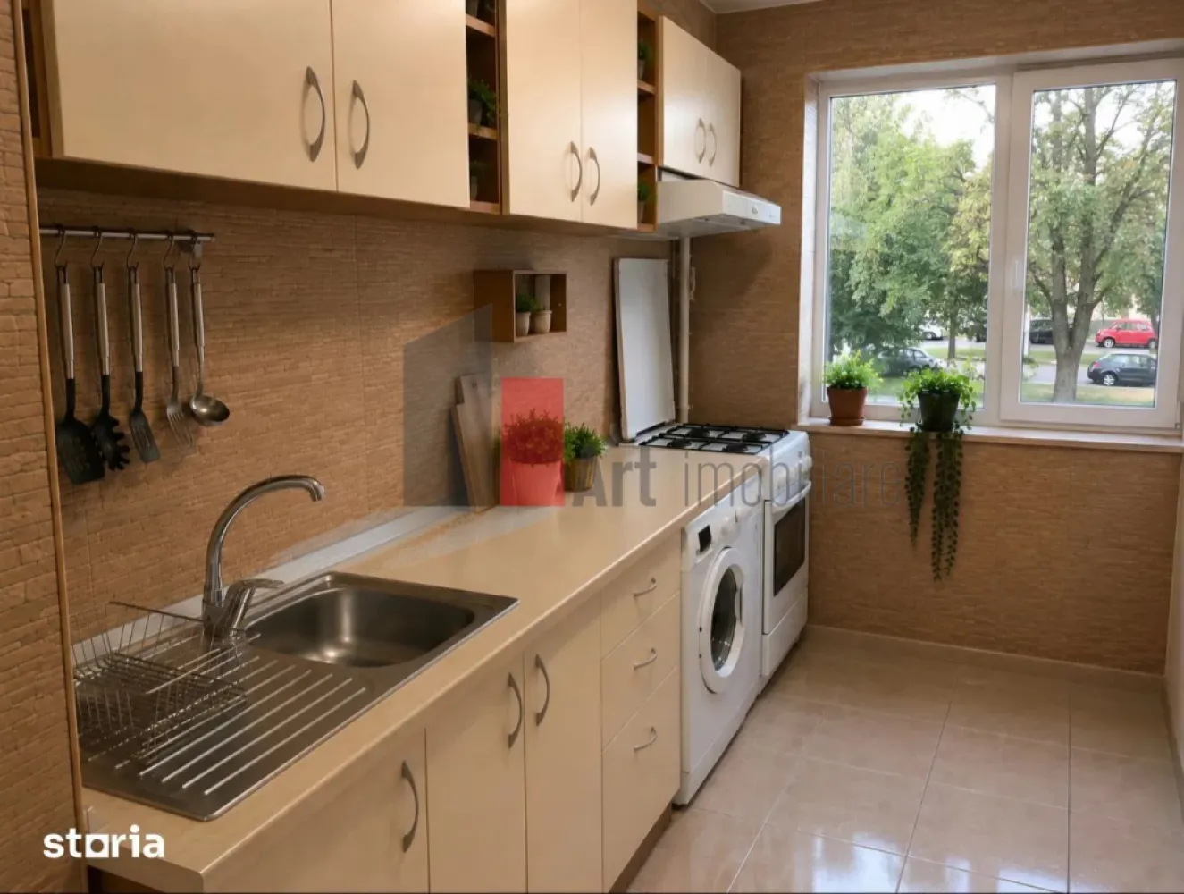 Vânzare apartament 3 camere Bd. Obregia - Turnu Măgurele - Vă prezint spre achiziție un apartament complet renovat de 3 camere. Au fost schimbate instalațiile sanitare și electrice. Geamurile sunt termopan, deși blocul nu a fost încă izolat. Ușile, parchetul au fost înlocuite. Baia are aerisire proprie, prin geam.
Locuința are 2 balcoane, unul pe dormitor, celălalt pe camera de zi. 

Se asigură 2 locuri de parcare.
Toate actele sunt pregătite.
Blocul încă nu este reabilitat termic și nu este încadrat în nici o clasă de risc sau de urgență.

Stațiile de metrou Piața Sudului și Apărătorii Pateriei sunt la 15 minute de mers cu mijloacele de transport. Stații STB: 102, 125, 312, N105, N106, 72, 73.
În apropiere este Școala 189, Policlinica Râul Sadului, Grand Arena, Hornbach, Lidl, Kaufland, Carrefour.

Pentru vizionare sau obținerea mai multor detalii, vă stau cu drag la dispoziție.