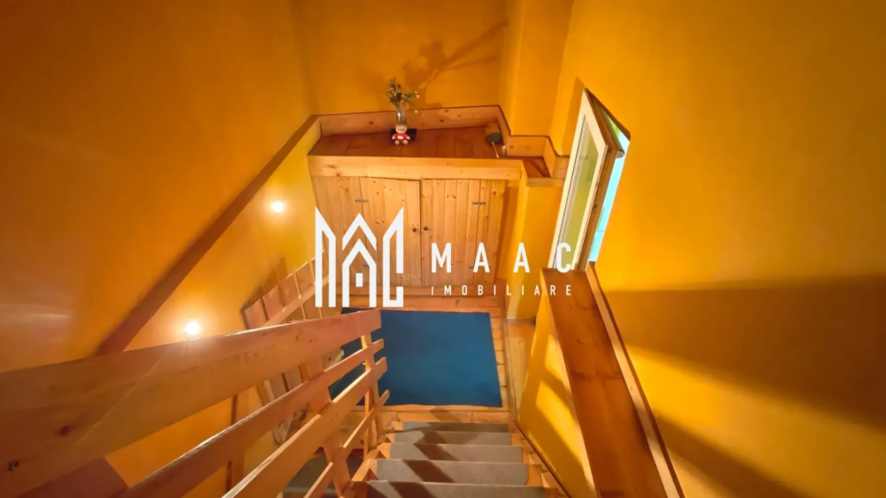 Apartament 3 camere la casa I Curte I 55 MPU I Selimbar - MAAC Imobiliare vă propune spre închiriere un apartament cu 3 camere situat în Selimbar într-o zonă liniștită. 

Locuința dispune de o suprafață utilă de 55 mp, fiind bine compartimentată, ideală pentru un stil de viață confortabil.

Detalii și compartimentare:
-suprafață utilă de 55 mp
-1 dormitor
-bucătărie mobilată
-centrală proprie
-mașină de spălat
-birou

Nu se acceptă animale de companie și nu se acceptă fumători.

Se percepe o garanție în cuantum de 300 euro.

Perioada minimă de închiriere este de 12 luni.

Pentru mai multe detalii, vă rugăm să menționați CP3015330 la telefon.