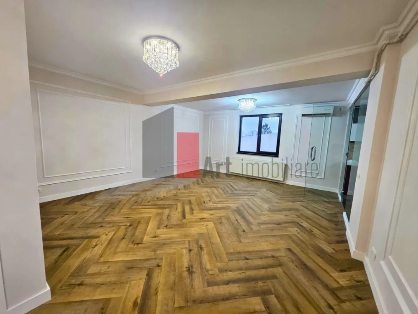 Apartament cu 3 camere-Domenii-Arcul de Triumf-Ion Mihalache-Turda-cu centrala - Apartament 3 camere | 80 mp | Domenii – Arcul de Triumf – Ion Mihalache - Turda

Vă propunem spre vânzare un apartament de trei camere, decomandat, cu 3 unitati de aer conditionat, cu centrala, situat într-una dintre cele mai căutate zone ale Capitalei – Piața Domenii, la câteva minute de Arcul de Triumf și Piața Victoriei.

Apartamentul are o suprafață totală de 80 mp, este amplasat într-un bloc nou cu 10 apartamente, finalizat în 2015, și a fost renovat complet în ianuarie 2026, fiind practic la prima utilizare după renovare.

Compartimentarea este modernă și foarte eficientă:

living generos de 45 mp, luminos și aerisit

bucătărie separată, delimitată elegant prin sticlă

două dormitoare confortabile, ideale pentru familie sau birou

finisaje contemporane premium, atent alese

Proprietatea se remarcă prin spațiu, lumină naturală și poziționare excelentă, fiind ideală atât pentru locuire proprie, cât și pentru investiție (zonă premium, cerere constantă).

Acces rapid către centru, parcurile Domenii, Kiseleff, Herăstrău, restaurante, instituții și mijloace de transport.