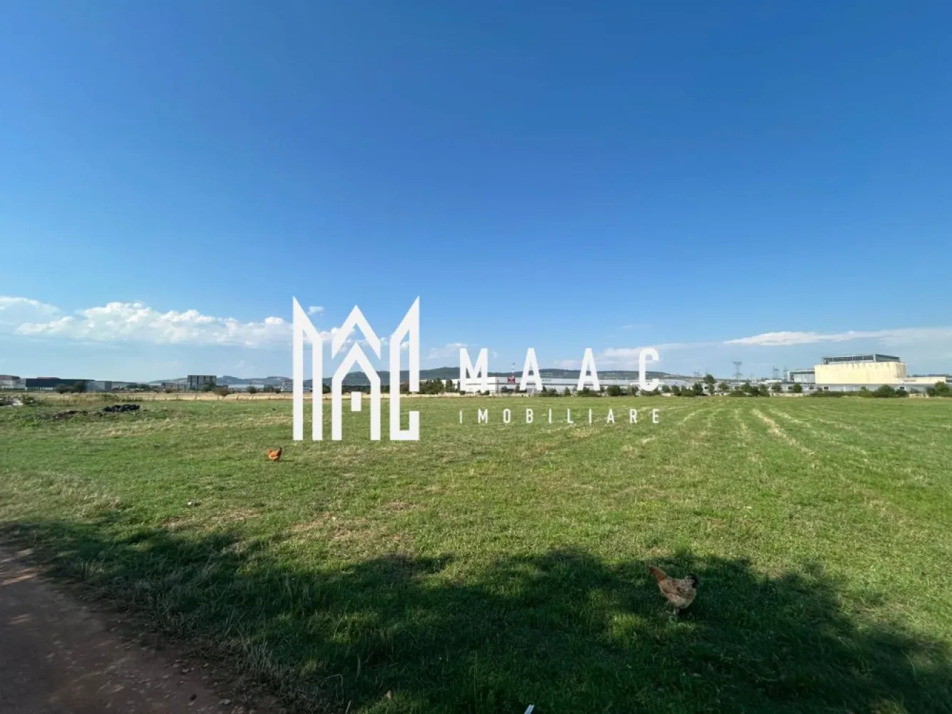 Teren 23.300 mp | 200 ml | Ideal dezvoltare rezidențială sau industrială - Maac Imobiliare vă propune spre vânzare un teren extravilan cu potențial deosebit, situat într-o zonă în plină dezvoltare. Cu o suprafață generoasă de 23.300 mp și o deschidere de aproximativ 200 metri liniari, acest teren este ideal atât pentru dezvoltarea unui cartier de blocuri, cât și pentru amenajarea unei zone industriale cu hale de producție sau depozitare.

 Caracteristici principale:

Suprafață: 23.300 mp

Deschidere la drum: ~200 ml

Regim: extravilan

Utilități: în apropiere (detalii la cerere)

Acces facil către drumuri principale

 Destinații posibile:

Cartier rezidențial cu blocuri

Parc logistic sau hale industriale

Alte investiții cu potențial ridicat

 Preț: 56 €/mp

O oportunitate excelentă pentru dezvoltatori și investitori care caută un teren cu poziție bună și deschidere generoasă.