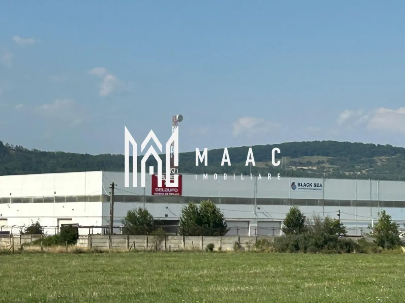 Teren 23.300 mp | 200 ml | Ideal dezvoltare rezidențială sau industrială - Maac Imobiliare vă propune spre vânzare un teren extravilan cu potențial deosebit, situat într-o zonă în plină dezvoltare. Cu o suprafață generoasă de 23.300 mp și o deschidere de aproximativ 200 metri liniari, acest teren este ideal atât pentru dezvoltarea unui cartier de blocuri, cât și pentru amenajarea unei zone industriale cu hale de producție sau depozitare.

 Caracteristici principale:

Suprafață: 23.300 mp

Deschidere la drum: ~200 ml

Regim: extravilan

Utilități: în apropiere (detalii la cerere)

Acces facil către drumuri principale

 Destinații posibile:

Cartier rezidențial cu blocuri

Parc logistic sau hale industriale

Alte investiții cu potențial ridicat

 Preț: 56 €/mp

O oportunitate excelentă pentru dezvoltatori și investitori care caută un teren cu poziție bună și deschidere generoasă.