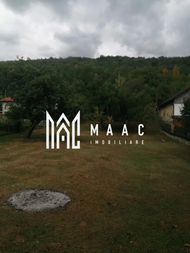 Teren Intravilan 10.000 mp | Livadă + Pădure de salcâm | Bărbătești - Maac Imobiliare prezintă spre vânzare un teren intravilan generos, situat în comuna Bărbătești, la câțiva kilometri de Râmnicu Vâlcea, într-o zonă liniștită și locuită.

 Suprafață totală: 10.000 mp

4.000 mp livadă

6.000 mp pădure de salcâm

 Caracteristici:

Intravilan, pretabil pentru construcția unei case 

Situat între case, zonă locuită și sigură

Deschidere la drum asfaltat, acces facil

Utilități: apă de la rețea disponibilă

Cadru natural deosebit, liniște și aer curat

Pentru mai multe detalii, vă rugăm să menționați telefonic ID-ul anunțului: CP2675048
