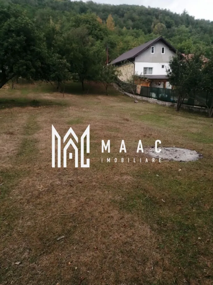 Teren Intravilan 10.000 mp | Livadă + Pădure de salcâm | Bărbătești - Maac Imobiliare prezintă spre vânzare un teren intravilan generos, situat în comuna Bărbătești, la câțiva kilometri de Râmnicu Vâlcea, într-o zonă liniștită și locuită.

 Suprafață totală: 10.000 mp

4.000 mp livadă

6.000 mp pădure de salcâm

 Caracteristici:

Intravilan, pretabil pentru construcția unei case 

Situat între case, zonă locuită și sigură

Deschidere la drum asfaltat, acces facil

Utilități: apă de la rețea disponibilă

Cadru natural deosebit, liniște și aer curat

Pentru mai multe detalii, vă rugăm să menționați telefonic ID-ul anunțului: CP2675048