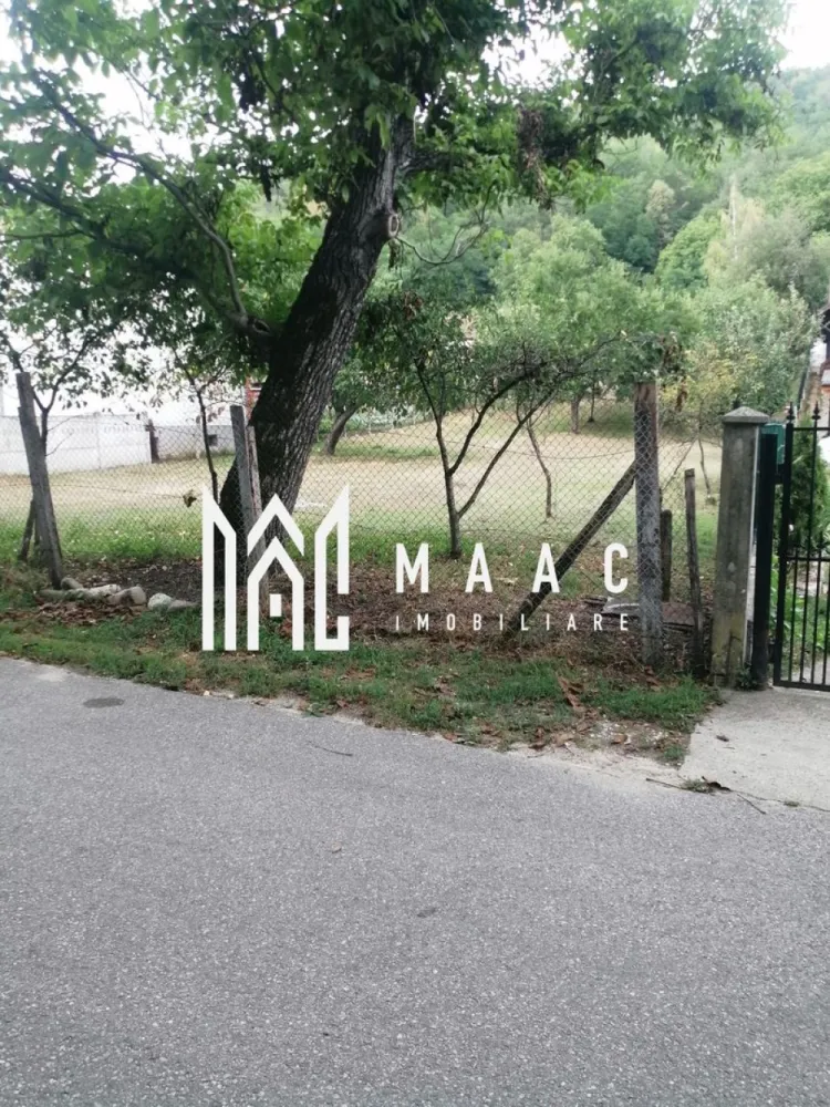 Teren Intravilan 10.000 mp | Livadă + Pădure de salcâm | Bărbătești - Maac Imobiliare prezintă spre vânzare un teren intravilan generos, situat în comuna Bărbătești, la câțiva kilometri de Râmnicu Vâlcea, într-o zonă liniștită și locuită.

 Suprafață totală: 10.000 mp

4.000 mp livadă

6.000 mp pădure de salcâm

 Caracteristici:

Intravilan, pretabil pentru construcția unei case 

Situat între case, zonă locuită și sigură

Deschidere la drum asfaltat, acces facil

Utilități: apă de la rețea disponibilă

Cadru natural deosebit, liniște și aer curat

Pentru mai multe detalii, vă rugăm să menționați telefonic ID-ul anunțului: CP2675048