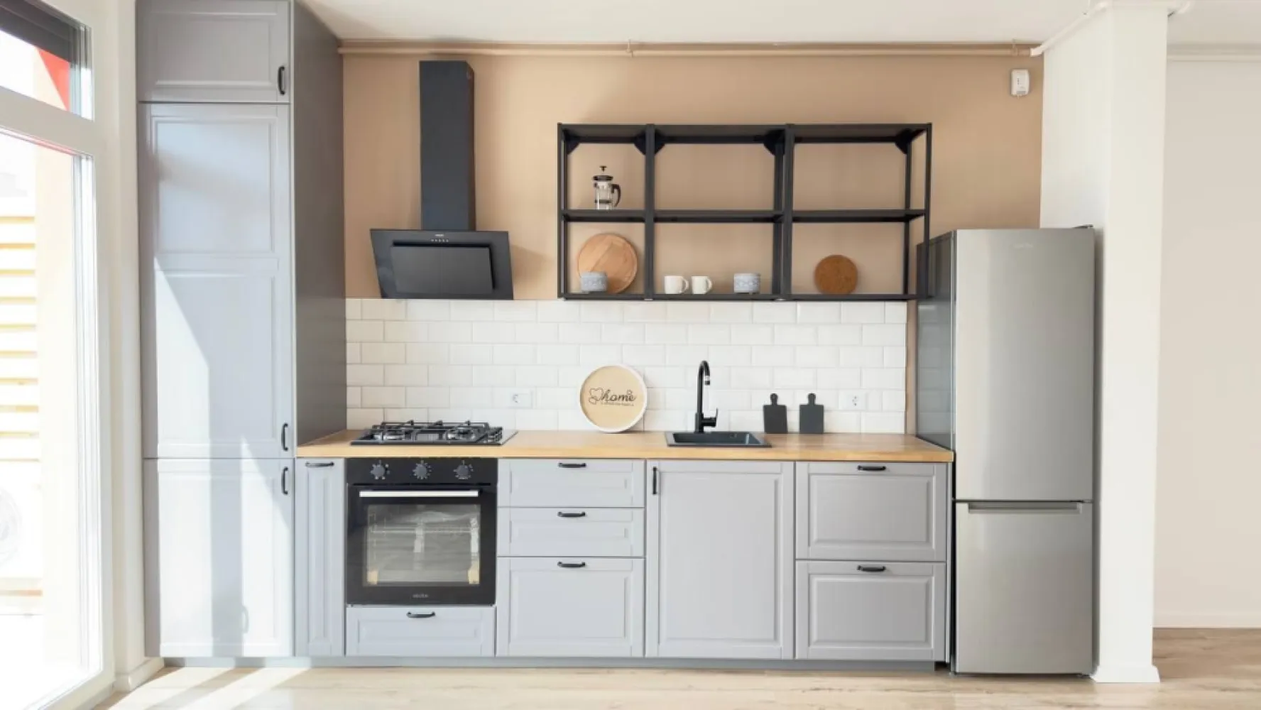 Descoperă apartament 3 camere ARED – Comision 0% - Descoperă un apartament modern și inteligent, mobilat și utilat! 

Situat într-o locație excelentă din Arad, aproape de centre comerciale, hipermarketuri, gara și stații de tramvai, acest apartament îți oferă acces rapid la tot ce ai nevoie. Cu o suprafață utilă de 60,25 mp, apartamentul dispune de living cu bucătărie open space, două dormitoare, două băi și un balcon.

Dotările includ încălzire în pardoseală prin centrală proprie pe gaz, rulouri acționate electric pentru un plus de confort și intimitate, iar apartamentul este complet finisat și mobilat. Beneficiezi de proximitate față de transportul public și alte puncte de interes, apartamentele fiind disponibile imediat. Sistemul modern de încălzire asigură și o eficiență energetică sporită.

Contactează-mă acum pentru o vizionare la numarul 0742267773.

Andreea Szuchanszki - Consultant ARED
Telefon: 0742 267 773
ARED – Casa ta, visul tău!