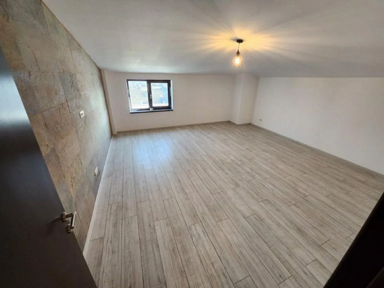 Pantelimon Gara Catelu birouri 200-400 mp - K Imobiliare propune in zona Pantelimon Gara Catelu spatiu de birouri 200-400 mp , imobil nou , etaj 2 , incalzire centrala . 2 grupuri sanitare , 2 bucatarii . 4 locuri de parcare .
pretvanzare: 0
monedavanzare: EUR
pretvanzaremp: 0
monedavanzaremp: EUR
pretinchiriere: 1650
monedainchiriere: EUR
monedainchiriereunitar: EUR