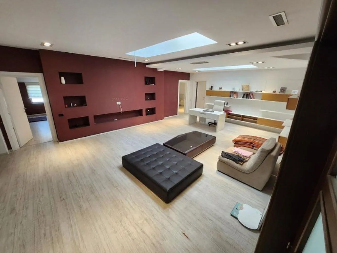 Pantelimon Gara Catelu birouri 200-400 mp - K Imobiliare propune in zona Pantelimon Gara Catelu spatiu de birouri 200-400 mp , imobil nou , etaj 2 , incalzire centrala . 2 grupuri sanitare , 2 bucatarii . 4 locuri de parcare .
pretvanzare: 0
monedavanzare: EUR
pretvanzaremp: 0
monedavanzaremp: EUR
pretinchiriere: 1650
monedainchiriere: EUR
monedainchiriereunitar: EUR