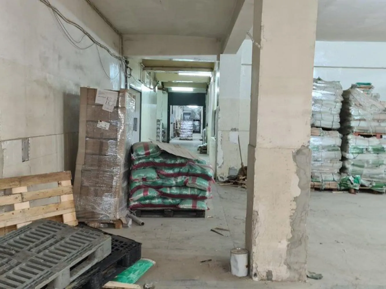 Drumul Intre Tarlale - K Imobiliare propune in zona Drumul intre Tarlale , spatiu de productie/depozitare , suprafata 2650mp , P+2 open space , teren 1680 mp ,curent trifazic , gaze , apa , locuri de parcare , acces tir .
pretvanzare: 1100000
monedavanzare: EUR
pretvanzaremp: 0
monedavanzaremp: EUR
pretinchiriere: 0
monedainchiriere: EUR
monedainchiriereunitar: EUR