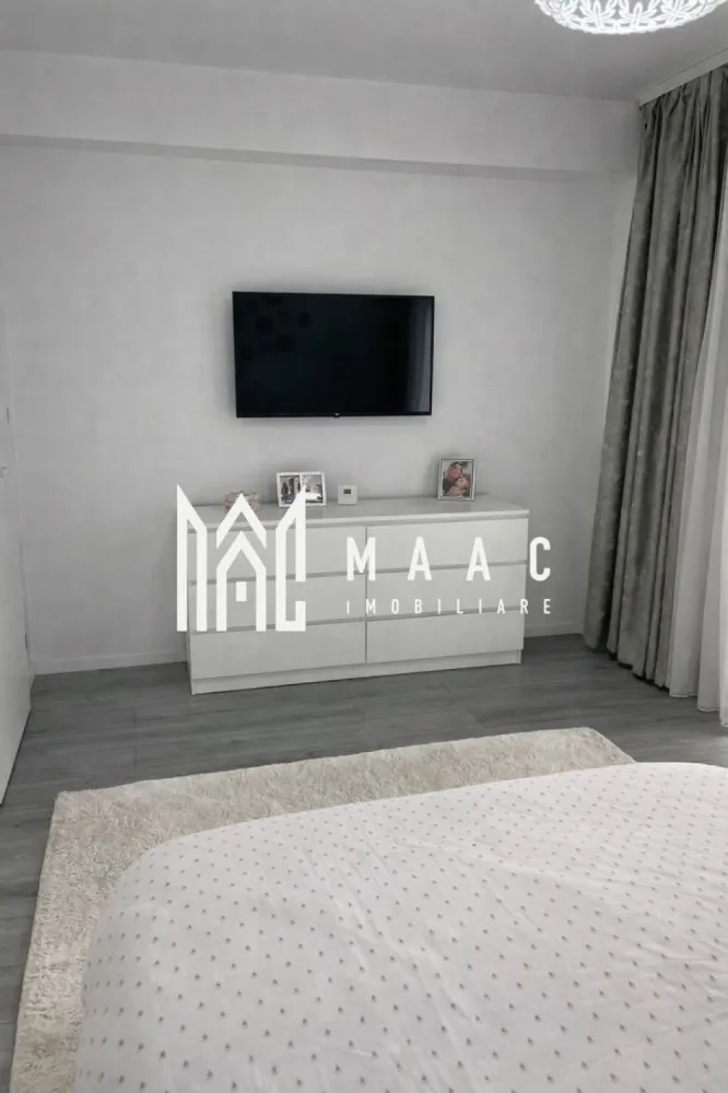 Apartament 2 camere | Etaj 2 | Lift | Balcon | 55 MPU | D.Stanca - MAAC Imobiliare vă propune spre vânzare un apartament modern, situat pe strada Mihai Viteazu, într-un imobil relativ nou, cu acces facil către principalele puncte de interes ale orașului.

 Detalii proprietate:

Suprafață utilă: 55 mp
Etaj: 2
Compartimentare:
Living
Bucătărie
Dormitor
Baie
Hol
Balcon

 Parcare:
Loc de parcare exterior privat, inclus în ofertă

 Dotări și finisaje:
Apartamentul se vinde complet mobilat și utilat, conform imaginilor

Electrocasnice incluse:

frigider
plită
cuptor electric
mașină de spălat rufe
Centrală termică proprie
Apartamentul se predă fără televizoare

 Detalii imobil:

Bloc construit în 2019
Lift
Video-interfon

Pentru mai multe detalii precizati telefonic ca ati vazut anuntul cu ID: CP2869049