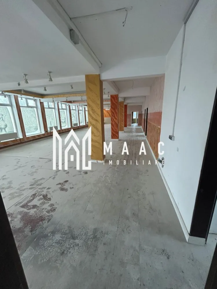 Spatiu Comercial | 335 mp | Zona Turnișor - MAAC Imobiliare vă propune spre închiriere un spațiu comercial generos, cu o suprafață totală de 335 mp utili, ideal pentru diverse activități comerciale, birouri, servicii sau clinici.

Spațiul este compartimentat astfel:

Cameră principală: 182 mp, open-space, cu multiple posibilități de amenajare

Suprafață de 59 mp organizată sub forma unui apartament, ce include:
hol
baie
dormitor
living
bucătărie

Restul suprafeței este împărțit în diverse camere, oferind flexibilitate și spațiu suplimentar pentru birouri sau activități conexe

Un avantaj important îl reprezintă flexibilitatea compartimentării – spațiul poate fi recompartimentat și adaptat în unități mai mici, în funcție de cerințele și specificul activității viitorului chiriaș.

 La predare, spațiul va fi renovat, oferind un mediu modern și funcțional, pregătit pentru utilizare imediată.

 Pentru mai multe detalii sau pentru a programa o vizionare, vă rugăm să ne contactați și să specificați ID:CP2868168
