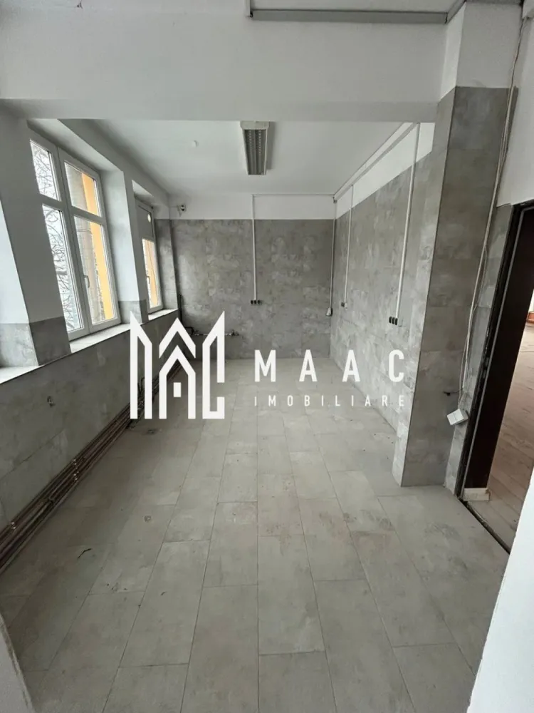 Spatiu Comercial | 335 mp | Zona Turnișor - MAAC Imobiliare vă propune spre închiriere un spațiu comercial generos, cu o suprafață totală de 335 mp utili, ideal pentru diverse activități comerciale, birouri, servicii sau clinici.

Spațiul este compartimentat astfel:

Cameră principală: 182 mp, open-space, cu multiple posibilități de amenajare

Suprafață de 59 mp organizată sub forma unui apartament, ce include:
hol
baie
dormitor
living
bucătărie

Restul suprafeței este împărțit în diverse camere, oferind flexibilitate și spațiu suplimentar pentru birouri sau activități conexe

Un avantaj important îl reprezintă flexibilitatea compartimentării – spațiul poate fi recompartimentat și adaptat în unități mai mici, în funcție de cerințele și specificul activității viitorului chiriaș.

 La predare, spațiul va fi renovat, oferind un mediu modern și funcțional, pregătit pentru utilizare imediată.

 Pentru mai multe detalii sau pentru a programa o vizionare, vă rugăm să ne contactați și să specificați ID:CP2868168