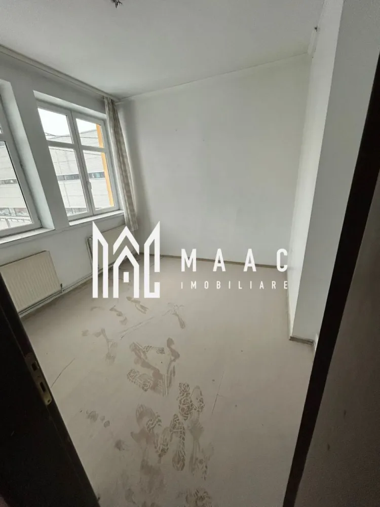 Spatiu Comercial | 335 mp | Zona Turnișor - MAAC Imobiliare vă propune spre închiriere un spațiu comercial generos, cu o suprafață totală de 335 mp utili, ideal pentru diverse activități comerciale, birouri, servicii sau clinici.

Spațiul este compartimentat astfel:

Cameră principală: 182 mp, open-space, cu multiple posibilități de amenajare

Suprafață de 59 mp organizată sub forma unui apartament, ce include:
hol
baie
dormitor
living
bucătărie

Restul suprafeței este împărțit în diverse camere, oferind flexibilitate și spațiu suplimentar pentru birouri sau activități conexe

Un avantaj important îl reprezintă flexibilitatea compartimentării – spațiul poate fi recompartimentat și adaptat în unități mai mici, în funcție de cerințele și specificul activității viitorului chiriaș.

 La predare, spațiul va fi renovat, oferind un mediu modern și funcțional, pregătit pentru utilizare imediată.

 Pentru mai multe detalii sau pentru a programa o vizionare, vă rugăm să ne contactați și să specificați ID:CP2868168
