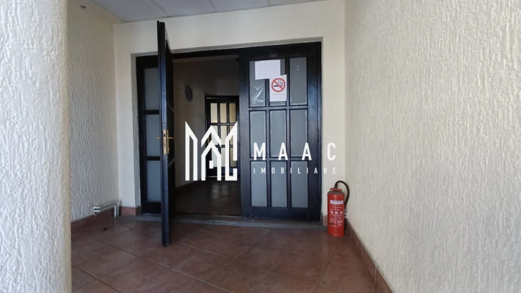 Spatiu comercial | 25 MPU | Turnisor - Maac Imobiliare vă propune spre închiriere un spațiu comercial cu o suprafață de 25 mp, ideal pentru activități de birou, contabilitate, consultanță sau alte servicii profesionale.

Spațiul este situat la etajul 1 al unei clădiri de birouri, într-un mediu liniștit și bine organizat, potrivit desfășurării activităților administrative. Dispune de grup sanitar propriu, oferind confort și funcționalitate.

Datorită compartimentării eficiente și suprafeței optime, spațiul este ușor de amenajat în funcție de necesitățile chiriașului. Clădirea este destinată exclusiv activităților de birouri, ceea ce asigură un cadru profesional.

Spațiul este ideal pentru firme aflate la început de drum sau pentru profesioniști care caută un birou cochet și eficient.

Condiții de închiriere: Se percepe garanție în cuantumul unei chirii lunare.

Pentru mai multe detalii și programarea unei vizionări, vă invităm să contactați MAAC Imobiliare, specificând ID: CP2866917
