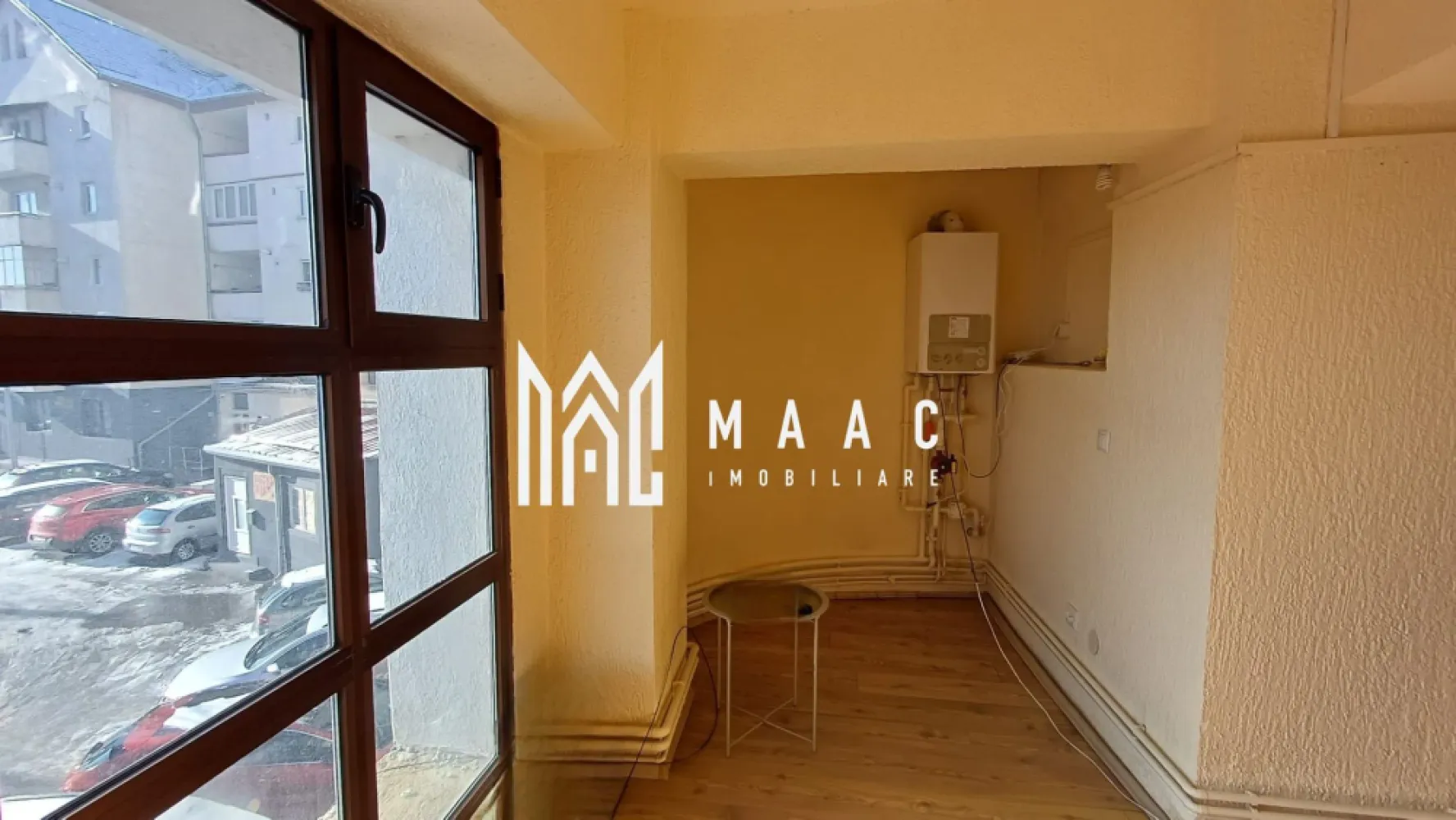 Spatiu comercial | 25 MPU | Turnisor - Maac Imobiliare vă propune spre închiriere un spațiu comercial cu o suprafață de 25 mp, ideal pentru activități de birou, contabilitate, consultanță sau alte servicii profesionale.

Spațiul este situat la etajul 1 al unei clădiri de birouri, într-un mediu liniștit și bine organizat, potrivit desfășurării activităților administrative. Dispune de grup sanitar propriu, oferind confort și funcționalitate.

Datorită compartimentării eficiente și suprafeței optime, spațiul este ușor de amenajat în funcție de necesitățile chiriașului. Clădirea este destinată exclusiv activităților de birouri, ceea ce asigură un cadru profesional.

Spațiul este ideal pentru firme aflate la început de drum sau pentru profesioniști care caută un birou cochet și eficient.

Condiții de închiriere: Se percepe garanție în cuantumul unei chirii lunare.

Pentru mai multe detalii și programarea unei vizionări, vă invităm să contactați MAAC Imobiliare, specificând ID: CP2866917