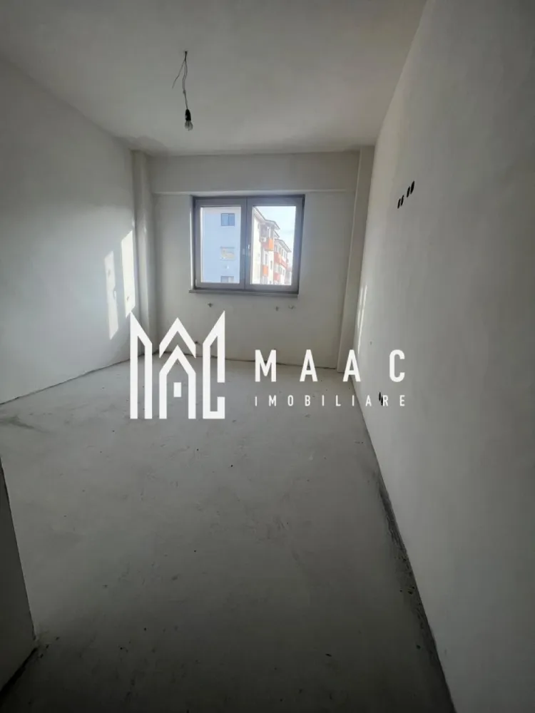 Apartament | 4 camere | Etaj 3| Piata Ostroveni - Apartament 4 camere de vânzare – Ostroveni | lângă piață | etaj 3/4 | Semifinisat

MAAC Imobiliare** oferă spre vânzare un apartament cu 4 camere, situat în Ostroveni, într-o zonă foarte bine cotată, lângă piață, cu acces rapid către toate punctele de interes.

Detalii generale:

* Suprafață totală: 79 mp
* Suprafață utilă: 76 mp
* Etaj: 3 din 4
* 2 grupuri sanitare

Stare apartament:

* Renovat complet, inclusiv:

 * instalații sanitare noi
 * instalații electrice noi
 * șapă turnată
 * ferestre schimbate NOI

* Se vinde la stadiul de semifinisat (la alb), oferind posibilitatea personalizării finisajelor după propriul gust

Localizare si avantaje:

* Zonă Ostroveni, lângă piață
* În apropiere: școli, grădinițe, instituții publice, magazine, mijloace de transport
* Ideal pentru familie sau investiție

Apartamentul este luminos, bine compartimentat și gata pentru finisare imediată, fără alte lucrări majore necesare.

Pentru mai multe detalii sau programarea unei vizionări, vă rugăm să ne contactați.

MAAC Imobiliare – siguranță și profesionalism în tranzacții imobiliare.

id: CP2870833