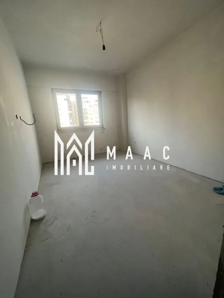 Apartament | 4 camere | Etaj 3| Piata Ostroveni - Apartament 4 camere de vânzare – Ostroveni | lângă piață | etaj 3/4 | Semifinisat

MAAC Imobiliare** oferă spre vânzare un apartament cu 4 camere, situat în Ostroveni, într-o zonă foarte bine cotată, lângă piață, cu acces rapid către toate punctele de interes.

Detalii generale:

* Suprafață totală: 79 mp
* Suprafață utilă: 76 mp
* Etaj: 3 din 4
* 2 grupuri sanitare

Stare apartament:

* Renovat complet, inclusiv:

 * instalații sanitare noi
 * instalații electrice noi
 * șapă turnată
 * ferestre schimbate NOI

* Se vinde la stadiul de semifinisat (la alb), oferind posibilitatea personalizării finisajelor după propriul gust

Localizare si avantaje:

* Zonă Ostroveni, lângă piață
* În apropiere: școli, grădinițe, instituții publice, magazine, mijloace de transport
* Ideal pentru familie sau investiție

Apartamentul este luminos, bine compartimentat și gata pentru finisare imediată, fără alte lucrări majore necesare.

Pentru mai multe detalii sau programarea unei vizionări, vă rugăm să ne contactați.

MAAC Imobiliare – siguranță și profesionalism în tranzacții imobiliare.

id: CP2870833