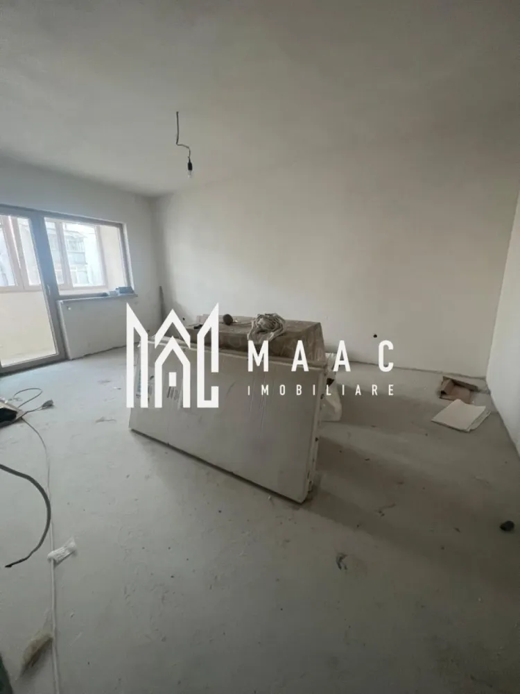 Apartament | 4 camere | Etaj 3| Piata Ostroveni - Apartament 4 camere de vânzare – Ostroveni | lângă piață | etaj 3/4 | Semifinisat

MAAC Imobiliare** oferă spre vânzare un apartament cu 4 camere, situat în Ostroveni, într-o zonă foarte bine cotată, lângă piață, cu acces rapid către toate punctele de interes.

Detalii generale:

* Suprafață totală: 79 mp
* Suprafață utilă: 76 mp
* Etaj: 3 din 4
* 2 grupuri sanitare

Stare apartament:

* Renovat complet, inclusiv:

 * instalații sanitare noi
 * instalații electrice noi
 * șapă turnată
 * ferestre schimbate NOI

* Se vinde la stadiul de semifinisat (la alb), oferind posibilitatea personalizării finisajelor după propriul gust

Localizare si avantaje:

* Zonă Ostroveni, lângă piață
* În apropiere: școli, grădinițe, instituții publice, magazine, mijloace de transport
* Ideal pentru familie sau investiție

Apartamentul este luminos, bine compartimentat și gata pentru finisare imediată, fără alte lucrări majore necesare.

Pentru mai multe detalii sau programarea unei vizionări, vă rugăm să ne contactați.

MAAC Imobiliare – siguranță și profesionalism în tranzacții imobiliare.

id: CP2870833