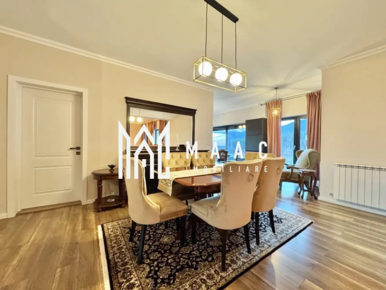 Casă 4 Camere | 216 MPU | Teren 600 mp | Vedere Panoramică | Tocile - MAAC Imobiliare vă propune spre vânzare o casă nou construită, amplasată într-o zonă deosebit de liniștită din Tocile, cu priveliște panoramică spectaculoasă asupra Munților Făgăraș, ideală pentru reședință permanentă sau casă de vacanță în apropiere de Sibiu.

Proprietatea are o suprafață utilă de 216 mp, fiind dispusă pe parter și demisol, și este amplasată pe un teren generos de 600 mp. Construcția este recent realizată, cu finisaje moderne și o compartimentare gândită pentru confort și funcționalitate.

Suprafețe:
-parter: 130 mp
-demisol: 80 mp
-teren: 600 mp

Compartimentare:

Demisol:
-bucătărie mobilată
-baie modernă
-garaj
-spațiu de depozitare

Parter:
-living luminos
-3 dormitoare, dintre care unul matrimonial cu baie proprie
-bucătărie modernă
-2 băi

Pod:
-spațiu cu potențial de extindere sau amenajare

Dotări și utilități:
-apă curentă
-fosă septică
-internet
-cameră tehnică cu centrală pe lemne
-construcție recentă cu finisaje moderne

Avantaje:
-priveliște panoramică către Munții Făgăraș
-zonă liniștită, aproape de Sibiu
-construcție nouă, proiectată pentru confort
-teren de 600 mp
-potențial investițional într-o zonă în dezvoltare

Această proprietate reprezintă oportunitatea de a beneficia de liniștea naturii și de un cadru montan deosebit, păstrând în același timp accesul la facilitățile urbane.

Pentru detalii suplimentare și programarea unei vizionări vă rugăm să menționați la telefon numărul CP2696777.