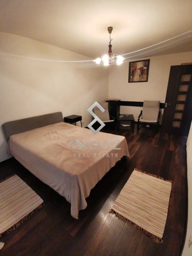 Garsonieră decomandată de închiriat – Colentina / Nada Florilor - ⬇️ العربية ⬇️

Garsonieră decomandată de închiriat – Colentina / Nada Florilor
350 € / lună | 35 mp | parter

Garsonieră spațioasă și decomandată, situată în zona Colentina, strada Nada Florilor, aproape de Teiul Doamnei și Brașoveni.

Ideală pentru închiriere pe termen lung, într-un bloc curat și bine administrat.

• 35 mp
• Parter din 10
• Compartimentare decomandată
• Complet utilată
• Termoficare
• Apometre
• Bloc reabilitat termic
• Zonă liniștită și accesibilă

Condiții de închiriere:
• Contract minim 1 an
• 1 lună avans
• 1 lună garanție

Pentru mai multe detalii sau vizionare, vă rugăm să ne contactați.

استوديو منفصل للإيجار – كولنتينا / Nada Florilor
350 € / شهر | 35 متر مربع | طابق أرضي

استوديو واسع ومقسم بشكل منفصل، يقع في منطقة كولنتينا – شارع Nada Florilor، بالقرب من Teiul Doamnei وBrașoveni.

مناسب للإيجار طويل الأمد داخل بناية نظيفة ومُدارة بشكل جيد.

• 35 متر مربع
• طابق أرضي من 10
• تقسيم منفصل
• مجهز بالكامل
• تدفئة مركزية
• عدادات مياه
• بناء معاد تأهيله حرارياً
• منطقة هادئة وسهلة الوصول

شروط الإيجار:
• عقد لمدة سنة على الأقل
• شهر إيجار مقدم
• شهر تأمين

للمزيد من التفاصيل أو لتحديد موعد للمعاينة، يرجى التواصل معنا.