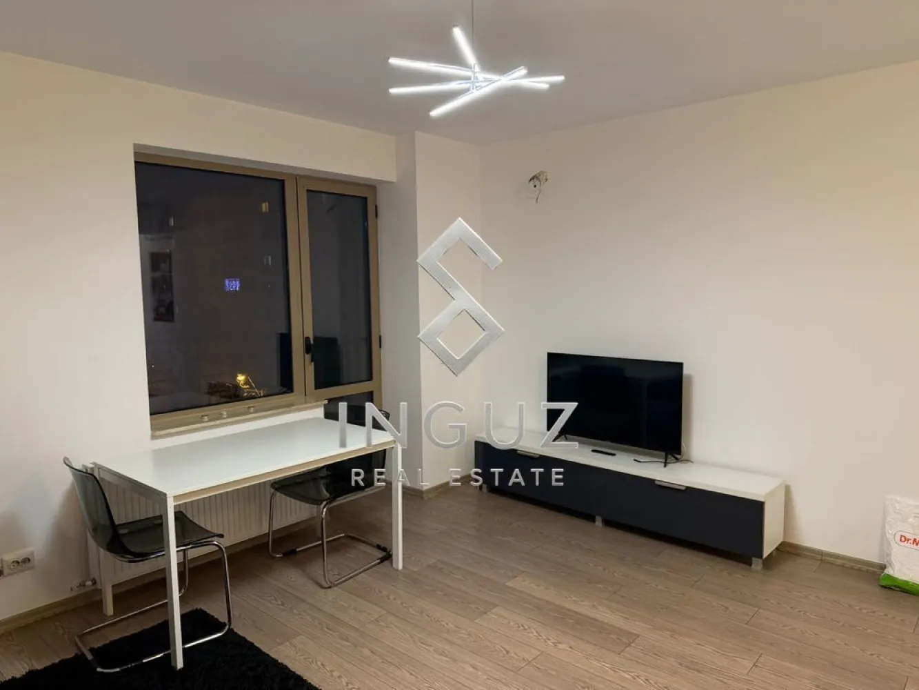 Apartament 2 camere de închiriat – Mega Mall / Med Europa, Sector 2 - ⬇️ العربية ⬇️

Apartament 2 camere de închiriat – Mega Mall / Med Europa, Sector 2, București
530 € / lună | 50 mp | etaj 5
Decomandat, modern și pregătit pentru mutare imediată
Situat în complexul rezidențial Atlantis (Med Europa)
Complet mobilat și utilat

Complex modern cu piscină și loc de joacă

Locație excelentă:
• Mega Mall – 400 m
• Med Europa – 50 m
• Parcul Florilor – 50 m
• Parcul Morarilor – 300 m
• Piața Delfinului – 300 m
• Metrou Costin Georgian – 400 m
• Lidl și Penny – 150 m
• Stație STB chiar în fața blocului
Aproape de școli, magazine, farmacii și toate facilitățile

Ideal pentru un cuplu sau o familie mică
Comision: 50%

شقة غرفتين للإيجار – Mega Mall / Med Europa، سيكتور 2، بوخارست
530 يورو شهرياً | 50 م² | الطابق 5
مفصولة بالكامل، عصرية وجاهزة للسكن فوراً
تقع ضمن مجمع Atlantis السكني (Med Europa)

مفروشة ومجهزة بالكامل
مجمع حديث يحتوي على مسبح ومنطقة ألعاب للأطفال
موقع ممتاز:
• Mega Mall – 400 متر
• Med Europa – 50 متر
• حديقة Florilor – 50 متر
• حديقة Morarilor – 300 متر
• سوق Delfinului – 300 متر
• مترو Costin Georgian – 400 متر
• Lidl وPenny – 150 متر
• محطة باص أمام البناء مباشرة

قريبة من المدارس والمحلات والصيدليات وجميع الخدمات
مناسبة لزوجين أو عائلة صغيرة
العمولة: 50%