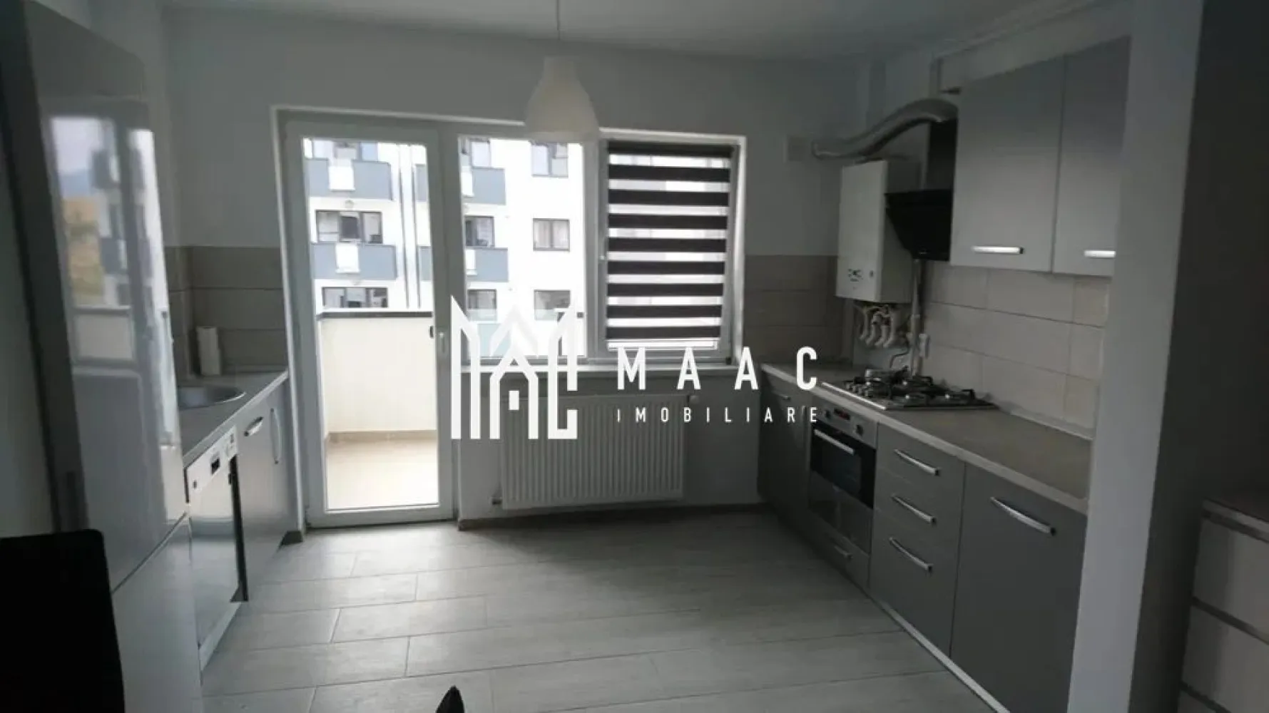 Apartament 2 Camere I Modern I Etaj 2 I Calea Suri Mici - Se oferă spre închiriere apartament cu 2 camere, situat în zona Calea Șurii Mici, într-un ansamblu rezidențial modern, apreciat pentru accesibilitate și conexiunea rapidă către principalele puncte de interes ale orașului.

Locuința este complet mobilată și utilată, fiind pregătită pentru mutare imediată.

Compartimentare:
Dormitor
Living open-space cu bucătărie
Baie
Balcon deschis
Dotări și beneficii:
Complet mobilat și utilat
Loc de parcare inclus în preț

Posibilitate de închiriere a unui al doilea loc de parcare, contra-cost
Compartimentare practică și modernă
Disponibil imediat

Condiții:
Se închiriază pe termen lung (minim 12 luni)
Se percepe garanție echivalentul unei chirii lunare
Nu se acceptă animale de companie

Avantaje locație:
Zonă modernă și în continuă dezvoltare
Stații de autobuz în apropiere, cu acces rapid către restul orașului
Aproape de magazine și facilități urbane

Un apartament modern și confortabil, ideal pentru cei care caută o locuință practică, bine poziționată și pregătită pentru mutare imediată.

Pentru mai multe detalii sau pentru a programa o vizionare, vă rugăm să specificați ID-ul prin telefon: CP3106151