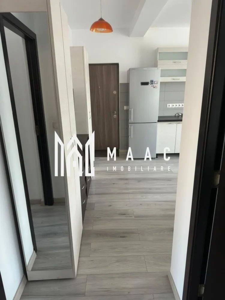 Apartament 2 camere | Decomandat | Mobilat și utilat | Etaj 2/3 | Arhitectilor - Maac Imobiliare prezintă spre vânzare un apartament cu 2 camere, decomandat, situat în cartierul Arhitecților Proprietatea este amplasată la etajul 2 din 3 al unui imobil construit în anul 2016, cu o suprafață utilă de 50 mp, la care se adaugă un balcon de 4 mp. Apartamentul se vinde complet mobilat și utilat, exact cum se vede în fotografii, fiind ideal atât pentru locuință personală, cât și pentru investiție. Blocul este izolat termic și se află într-o zonă liniștită, cu acces facil către supermarketuri și alte puncte de interes. În preț este inclus și un loc de parcare privat, situat în fața blocului. Se acceptă și credit ipotecar Pentru mai multe informații, vă rugăm să menționați ID-ul anunțului CP2491076