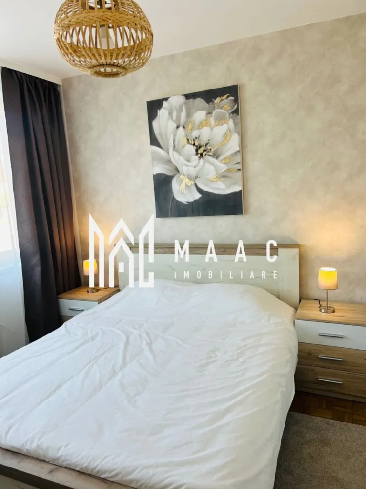 Apartament 3 camera | Renovat | Modern | Balcon | Central - MAAC Imobiliare propune atentiei dumneavoastra un apartament cu 3 camere renovat, complet mobilat si utilat, in zona Centrala/ Milea (la 5-7 minute de inima orasului Sibiu - Piata Mare). Locuinta este situata la etajul 2/4 si este alcatuita din 2 dormitoare , living, bucătărie , baie si balcon. Mmobilat în întregime cu mobila nouă, iar bucatarie are toate electrocasnicele noi. Apartamentul dispune de 2 televizoare și mașina de spălată haine nouă. Din living se iese într-un mic balcon. Apartamentul este bine izolat și dispune de încălzire cu centrala proprie. Conexiune la internet prin RCS/ RDS contra cost. Finisaje si mobilier de calitate buna, ambient placut. Se percepe o chirie in avans si garantie in cuantumul unei chirii lunare. Se inchiriaza pe o perioada de minim 12 luni. Nu se accepta cu animale de companie. Pentru mai multe detalii sau pentru a programa o vizionare, va rugam specificati telefonic ID: CP2612158