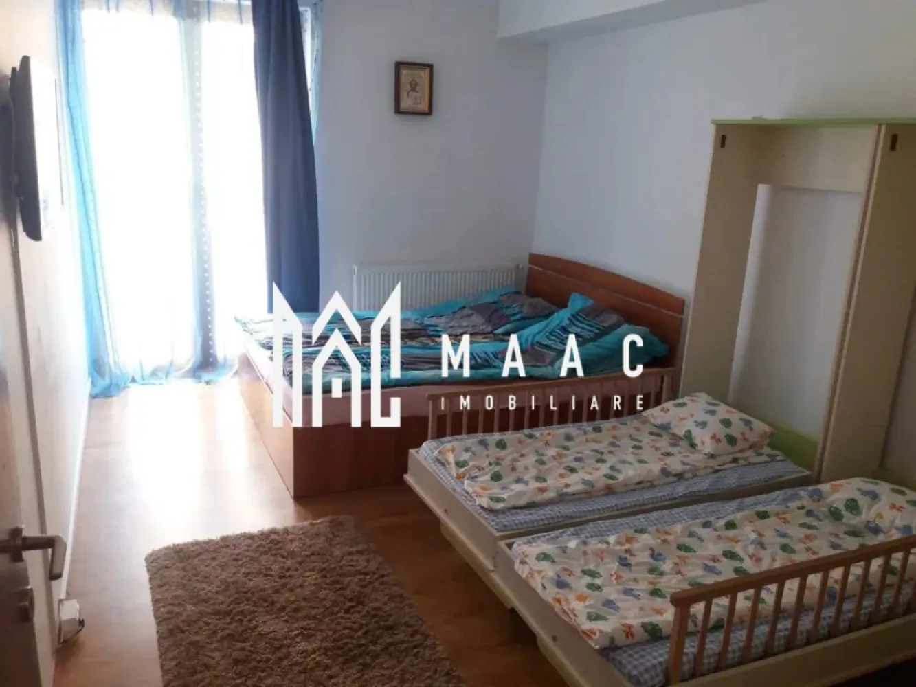 Apartament 3 camere la casa | Turnisor | Curte comuna - Apartament cu 3 Camere la Parter.

Preț de Vânzare: 175.000 NEGOCIABIL

Suprafață Utilă: 100 de mp

Detalii Apartament:

Anul Construcției: 2011, asigurând o structură solidă.

Compartimentare:
3 Camere: Cu un design spațios și confortabil.
2 Dormitoare: Pentru odihnă și intimitate.
1 Bucătărie Deschisă: Ideală pentru întâlniri cu familia și prietenii.
1 Baie cu Cadă: Dotată cu facilități moderne pentru relaxare și răsfăț.
1 Balcon Micuț și Cochet: Un spațiu plăcut pentru a savura o ceașcă de cafea.
Pivniță Inclusă: Spațiu suplimentar pentru depozitare sau proiecte personale.

Acces Auto:
Situat într-o zonă cu acces auto facil, curte comuna pentru confortul dvs. și al familiei.

Complet Mobilat și Utilat:

Apartamentul este pregătit pentru a vă oferi tot confortul de care aveți nevoie.
Mobilier si echipamente incluse.

Această proprietate reprezintă o oportunitate excelentă pentru cei care caută un apartament spațios și bine întreținut, potrivit pentru o familie sau pentru cei care doresc să se bucure de un stil de viață confortabil la parter.

Pentru mai multe informații sau pentru a programa o vizionare, nu ezitați să ne contactați, specificand ID CP1777957