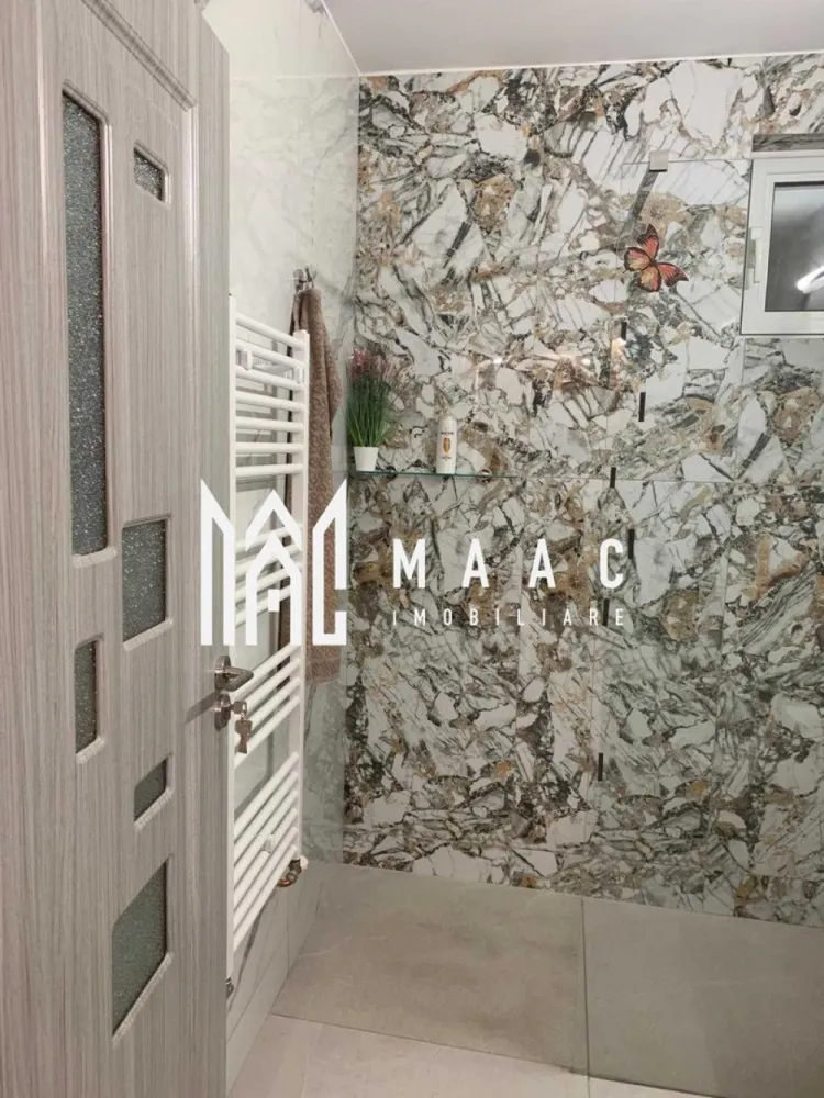 Apartament 2 camere | Etaj 1 | Balcon | Renovat | Central - MAAC Imobiliare propune spre inchiriere un apartament cu 2 camere complet renovat, in zona Centrala (Milea - Dioda - Politie). Apartamentul semidecomandat se afla la etajul 1/4, este mobilat si utilat: pat dublu matrimonial, dulap haine, canapea extensibila, aragaz, cuptor, combina frigorifica, masina spălat rufe, cuptor Microunde, centrala proprie, internet, cablu TV, balcon inchis cu acces din living, debara, camara, dressing pe hol. Amplasamentul blocului este unul avantajos, fiind la 10 minute de mers pe jos de centru si aproape de magazine/ farmacii. Vecinatatea este una foarte linistita. Se percepe o chirie in avans si garantie in cuantumul unei chirii lunare. Disponibilitate imediata. Se inchiriaza pe o perioada de minim 12 luni. Pentru mai multe detalii sau pentru a programa o vizionare, va rugam specificati telefonic: CP2546848