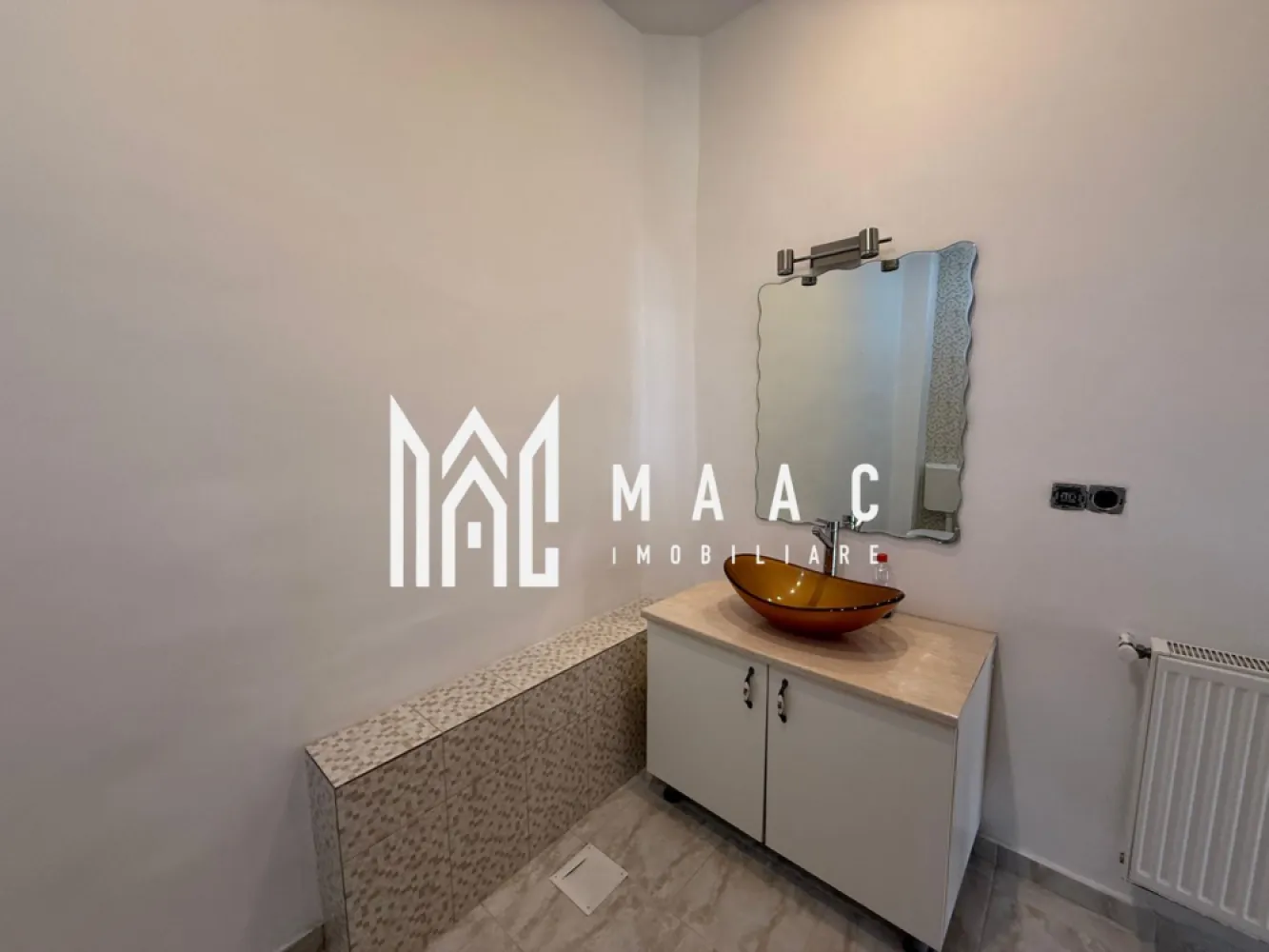 Spatiu comercial /birouri I 3 incaperi I Pivnita I Terezian