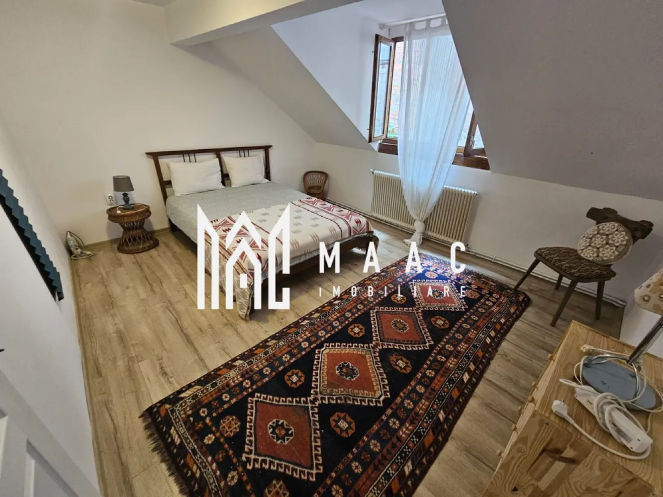 Casa individuala cu afacere la cheie | 140 mp | Central - MAAC Imobiliare vă prezintă o oportunitate deosebită: Casă in zona centrala de vânzare cu afacere inclusă.

Caracteristici principale:

Suprafață utilă: 140 mp
3 apartamente și un studio la mansardă, complet mobilate și utilate, fiecare cu finisaje premium
Livinguri spațioase: Decorate cu mobilier de lux, ideale pentru petrecerea timpului liber
Dormitoare elegante: Confortabile și atent finisate, pentru un somn de calitate
Bucătării moderne: Complet echipate, cu electrocasnice de ultimă generație
Băi de lux: Finisaje de top, oferind o atmosferă relaxantă, tip spa
Studio la mansardă: Spațiu versatil, perfect pentru birou, relaxare sau un apartament de sine stătător
Dotări suplimentare:

Sisteme smart home: Control automatizat al temperaturii și iluminatului
Panouri solare: Economie de energie și sustenabilitate
Spații verzi și terase: Grădini frumos amenajate și terase perfecte pentru relaxare
Distribuție apartamente:

Primul apartament: Dormitor, chicinetă, living, cămară și baie
Al doilea apartament: 2 dormitoare, 2 băi, chicinetă și living open-space
Al treilea apartament: 2 dormitoare, bucătărie, baie și hol
Locație: Situată într-o zonă exclusivistă, aproape de facilități și centrul orașului, oferind un echilibru perfect între liniște și accesibilitate.

Pentru mai multe detalii precizati telefonic ca ati vazut anuntul cu ID : CP2108227