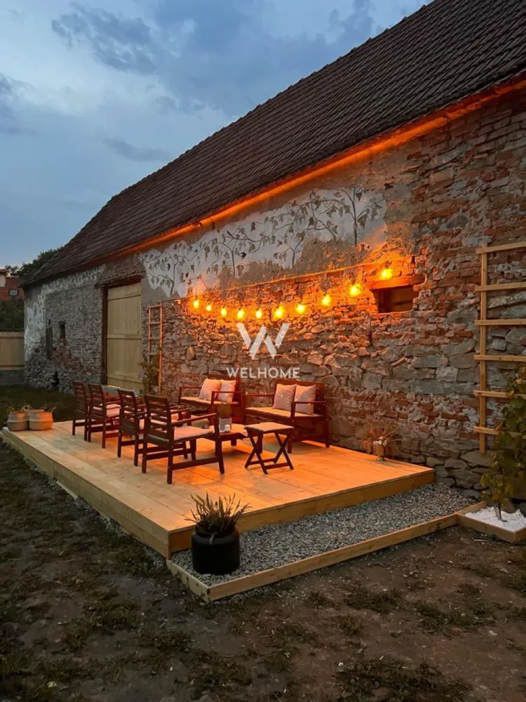 Casa traditionala frumos amenajata - Pensiune - Colun - Sibiu - Va oferim spre inchiriere o casa traditionala, finisata la standarde moderne cu priveliste spre Muntii Fagaras

Poate fii inchiriata atat pentru locuire, cat si pentru afacere

Dispusa Demisol + Parter
Subsolul este sub toata casa si include si garaj pentru o masina.
Compartimentarea casei: dining, bucatarie, camara, camera tehnica la demisol si
 Doua dormitoare, doua bai, hol, living la parter inalt
Suprafata utila demisol 75 mp
Suprafata utila casa 75 mp
Suprafata teren: 1500 mp, deschidere la strada 25m
Utilitati: Apa, Canalizare, Gaz, Curent, Internet.
Casa este situata intr-o zona linistita si pitoreasca, aproape de Raul Olt si cu priveliste spre Muntii Fagaras.

Chirie lunara 700 euro pentru locuire si 1000 euro pentru afacere.
Comision chirias contravaloarea unei chirii lunare.