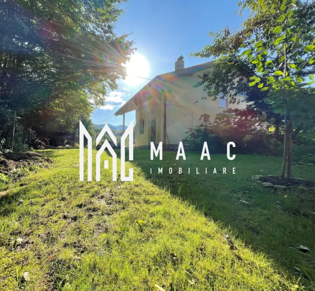 Proprietate intr-o locatie de vis | Tocile | Teren 790 mp - MAAC Imobiliare are onoarea sa va prezinte o casa situata in localitatea Tocile, intr-o locatie idilica, aproape de padure, in mijlocul naturii avand tot confortul unui trai modern. Imprejurimile ofera pe langa privelisti uluitoare catre lanturile de munti, posibilitati de plimbare, ciclism, drumetii. 

Casa este orientata catre sud si desfasurata pe parter si etaj astfel: 

- parter : - zona de living si bucatarie open space
 - dormitor 
 - baie
 - camara
 - camera tehnica
 - terasa
- etaj: - 3 dormitoare
 - baie cu cada
 - spatiu depozitare/dressing
 - hol spatios
 - balcon.

 Terenul de 790 mp este amenajat pentru a oferi un stil de viata relaxat, astfel avem:
- Filigorie hexagonala cu masa din lemn
-Leagan din lemn
-Casuta din lemn pentru depozitare de circa 18 mp 
-Polata acoperita pentru depozitare lemne
-Arbusti si brazi decorativi, flori si plante aromatice, hortensii, pomi fructiferi: meri, caisi, par, cires totul inconjurat de verdele copacilor si prospetimea padurii. 
-Fantana proprie care deserveste casa cu apa menajera pe toata durata anului cu costuri zero 
-Gazon usor de intretinut datorita pamantului natural drenat
-Fosa septica 
-Spatiu de parcare exterior.

Casa este deservita de o fantana proprie cu apa curata, disponibila tot timpul anului, fosa septica, centrala Atmos pe lemne si incalzire prin calorifere. Apa calda este asigurata permanent de un boiler economic de 300 l, cu dubla izolatie, cu incalzire in trepte (vara electric, iarna incalzire de la centrala). 

Utilitati:
-Electricitate retea
-Apa din fantana pentru uz menajer si gradina
-Incalzire prin radiatoare – centrala pe lemne
-Fosa septica
-Internet de mare viteza - fibra optica, acoperire GSM
- Proiectul in curs de derulare pentru introducerea apei curente si gazului .

Daca simti chemarea, casuta ta de vis te asteapta cu soare, natura si bucurie. Alege cu inima. Investeste in oaza ta de liniste si verdeata.
Pentru mai multe informatii specificati ca ati vazut anuntul cu ID: CP176349