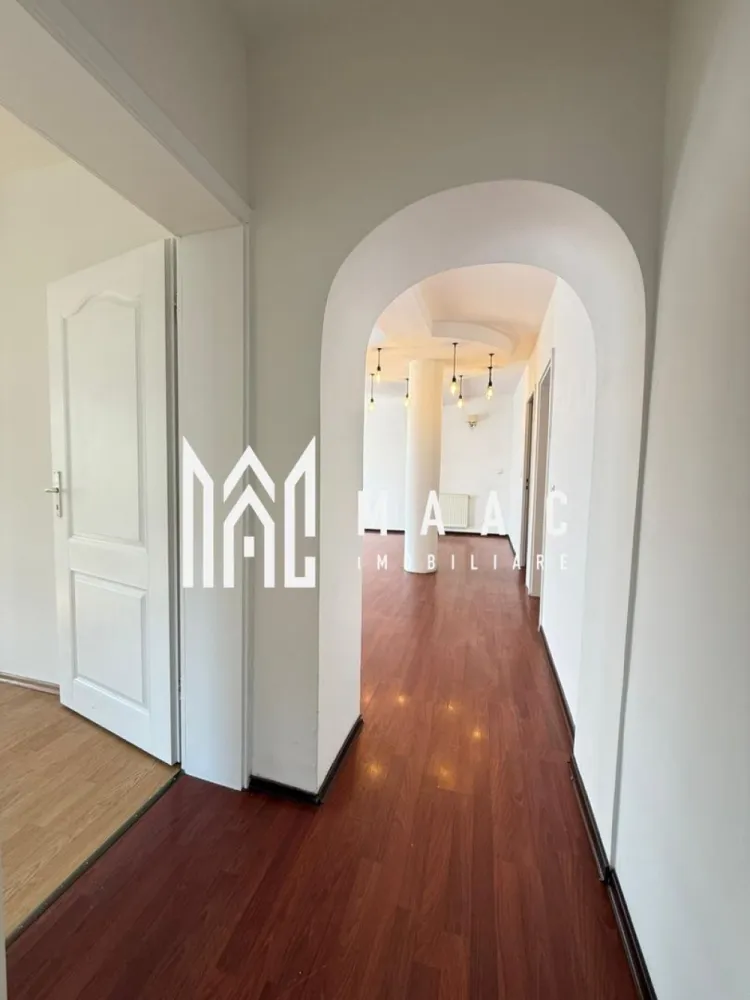 Spatiu comercial/ birouri | Etaj 1 | 80MP | Sub Arini - MAAC Imobiliare propune spre inchiriere un spatiu pretabil pentru activitati comerciale sau de birou, amplasat in zona parcului Sub Arini.

Spatiul este situat la etajul 1 al unei case individuale cu regim de inaltime P+E+M si este configurat astfel: 3 camere, bucatarie, baie cu geam, hol, acces in balcon.

Incalzirea se face cu centrala proprie si calorifere. 

Spatiul beneficiaza de instalatie de aer conditionat. 

Orientare SUD-ESTICA.

Amplasamentul cladirii este avantajos, la 1 minut de mers pe jos de parcul Sub Arini.

Se percepe o chirie in avans si garantie. Disponibilitate imediata. Destinatie comerciala.

Pentru mai multe detalii, specificati ID: CP2976840