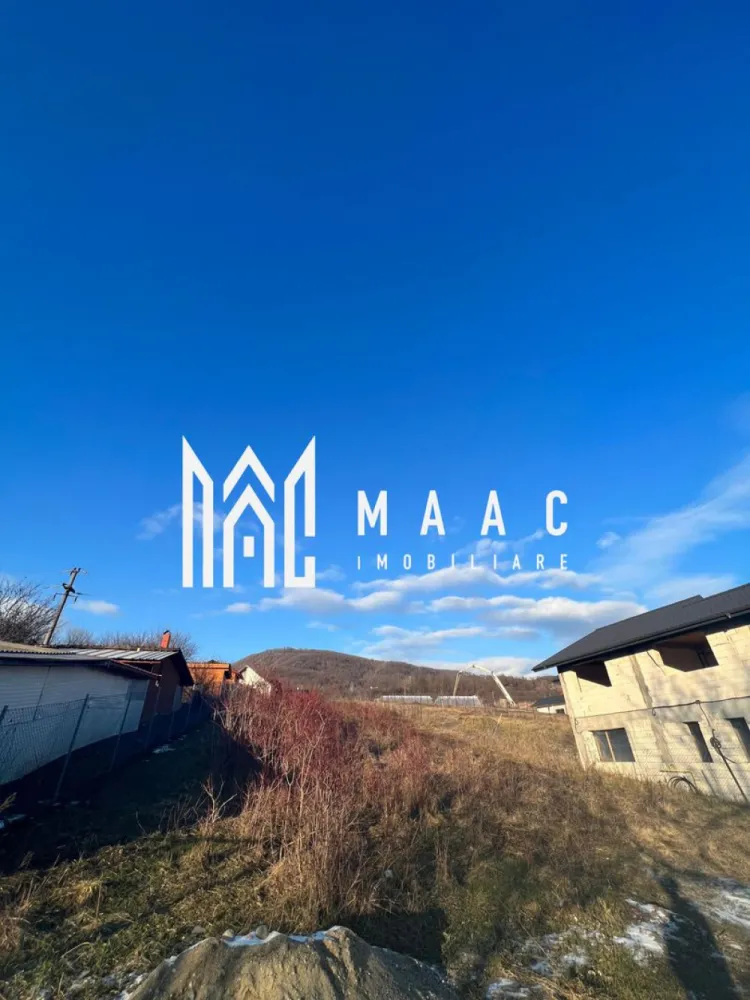 Teren Vladesti | 1025 MP | Zona White Department - MAAC Imobiliare vă propune spre vânzare un teren intravilan situat în localitatea Vlădești, într-o zonă liniștită și în plină dezvoltare, în apropierea piscinei White Department.

Terenul are o suprafață de 1.025 mp și beneficiază de o deschidere stradală de 15 metri liniari, fiind ideal pentru construirea unei locuințe individuale. Amplasarea oferă o priveliște superbă, perfectă pentru cei care își doresc confort, intimitate și un cadru natural plăcut.

Utilitățile (apă, curent, gaz) sunt la limita de proprietate, iar zona este într-o continuă expansiune, cu mai multe case noi aflate în construcție, ceea ce face ca investiția să fie una sigură și avantajoasă.

Acces facil, vecinătate selectă și potențial excelent pentru dezvoltare rezidențială.

Pentru mai multe detalii și vizionări, MAAC Imobiliare vă stă la dispoziție.

ID: CP2871757