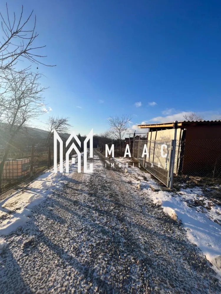 Teren Vladesti | 1025 MP | Zona White Department - MAAC Imobiliare vă propune spre vânzare un teren intravilan situat în localitatea Vlădești, într-o zonă liniștită și în plină dezvoltare, în apropierea piscinei White Department.

Terenul are o suprafață de 1.025 mp și beneficiază de o deschidere stradală de 15 metri liniari, fiind ideal pentru construirea unei locuințe individuale. Amplasarea oferă o priveliște superbă, perfectă pentru cei care își doresc confort, intimitate și un cadru natural plăcut.

Utilitățile (apă, curent, gaz) sunt la limita de proprietate, iar zona este într-o continuă expansiune, cu mai multe case noi aflate în construcție, ceea ce face ca investiția să fie una sigură și avantajoasă.

Acces facil, vecinătate selectă și potențial excelent pentru dezvoltare rezidențială.

Pentru mai multe detalii și vizionări, MAAC Imobiliare vă stă la dispoziție.

ID: CP2871757