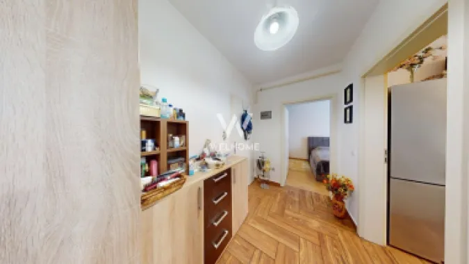 Apartament decomandat, 2 camere, balcon, boxa - Avangarden