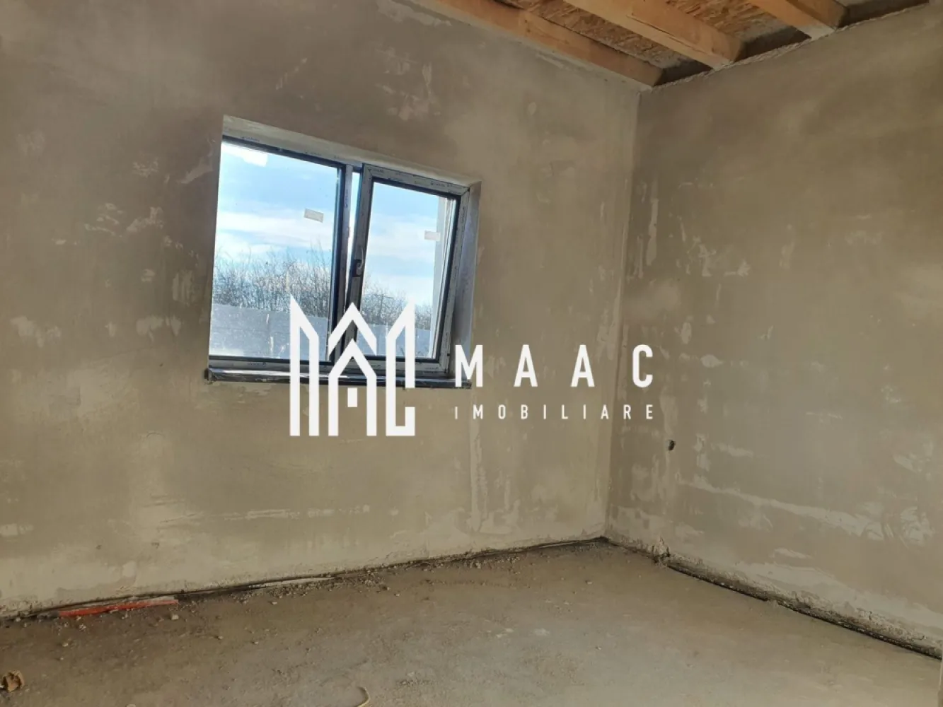 Casă modernă 3 camere | 350 mp teren I Cristian - MAAC Imobiliare vă propune spre vânzare o casă modernă, situată în Cristian, într-o zonă liniștită și bine dezvoltată. Proprietatea este ideală pentru o familie care își dorește confort, spațiu și posibilitatea de a-și personaliza interiorul după propriul gust.

Locuinta cuprinde: living, 2 dormitoare, hol, baie cu geam, bucătărie separată, cu ieșire pe terasa generoasă, acoperită.

Casa se vinde: la gata in exterior, la gri la interior sau la cheie, la cerere, în funcție de preferințele cumpărătorului (contra cost)
Construcția este realizată cu materiale de cea mai bună calitate, iar compartimentarea este practică și eficientă, ideală pentru viața de familie.

Racordată la toate utilitățile
Finisaje exterioare complete
La cerere, posibilitate de personalizare a finisajelor interioare

Teren de 350 mp, ideal pentru grădină, zonă de relaxare sau loc de joacă
Terasă generoasa acoperită, perfectă pentru petrecerea timpului în aer liber

 Locație: Cristian, jud. Sibiu — zonă apreciată, cu acces rapid către Sibiu și facilități esențiale.

Contactează-ne pentru mai multe detalii sau informații, specificați ca ați văzut anunțul cu ID: CP2854753!