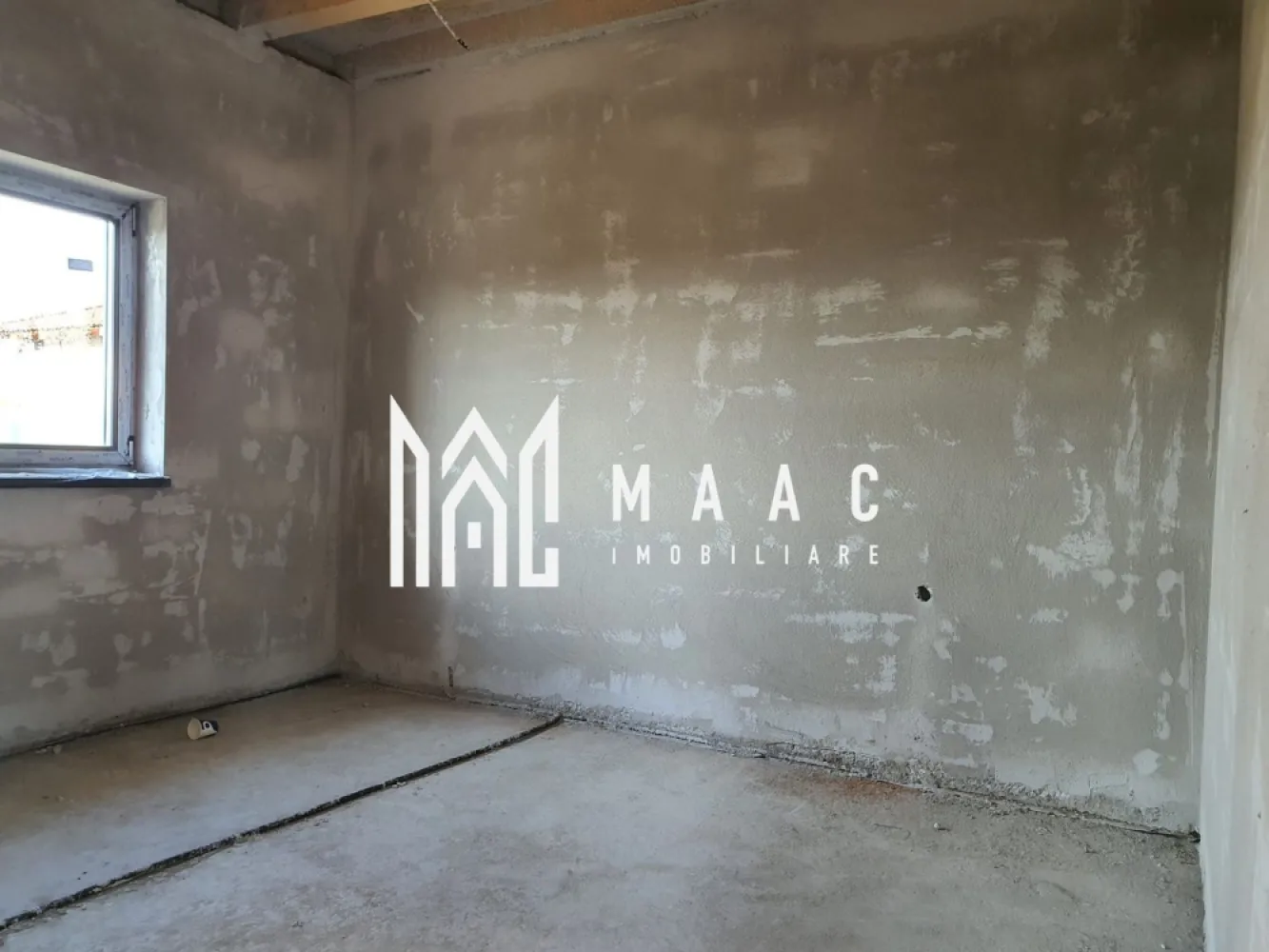 Casă modernă 3 camere | 350 mp teren I Cristian - MAAC Imobiliare vă propune spre vânzare o casă modernă, situată în Cristian, într-o zonă liniștită și bine dezvoltată. Proprietatea este ideală pentru o familie care își dorește confort, spațiu și posibilitatea de a-și personaliza interiorul după propriul gust.

Locuinta cuprinde: living, 2 dormitoare, hol, baie cu geam, bucătărie separată, cu ieșire pe terasa generoasă, acoperită.

Casa se vinde: la gata in exterior, la gri la interior sau la cheie, la cerere, în funcție de preferințele cumpărătorului (contra cost)
Construcția este realizată cu materiale de cea mai bună calitate, iar compartimentarea este practică și eficientă, ideală pentru viața de familie.

Racordată la toate utilitățile
Finisaje exterioare complete
La cerere, posibilitate de personalizare a finisajelor interioare

Teren de 350 mp, ideal pentru grădină, zonă de relaxare sau loc de joacă
Terasă generoasa acoperită, perfectă pentru petrecerea timpului în aer liber

 Locație: Cristian, jud. Sibiu — zonă apreciată, cu acces rapid către Sibiu și facilități esențiale.

Contactează-ne pentru mai multe detalii sau informații, specificați ca ați văzut anunțul cu ID: CP2854753!